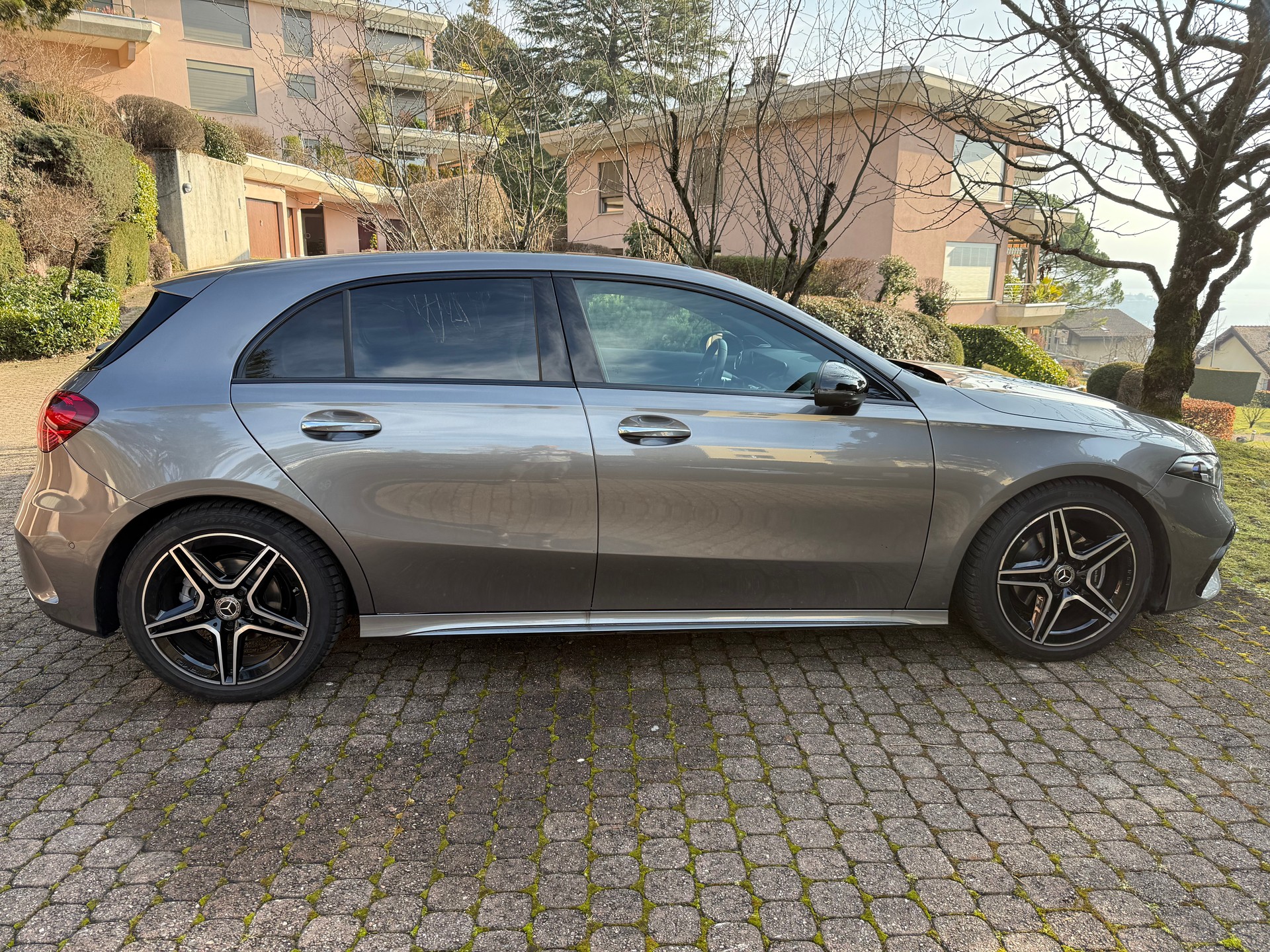 MERCEDES-BENZ A 180-image-4