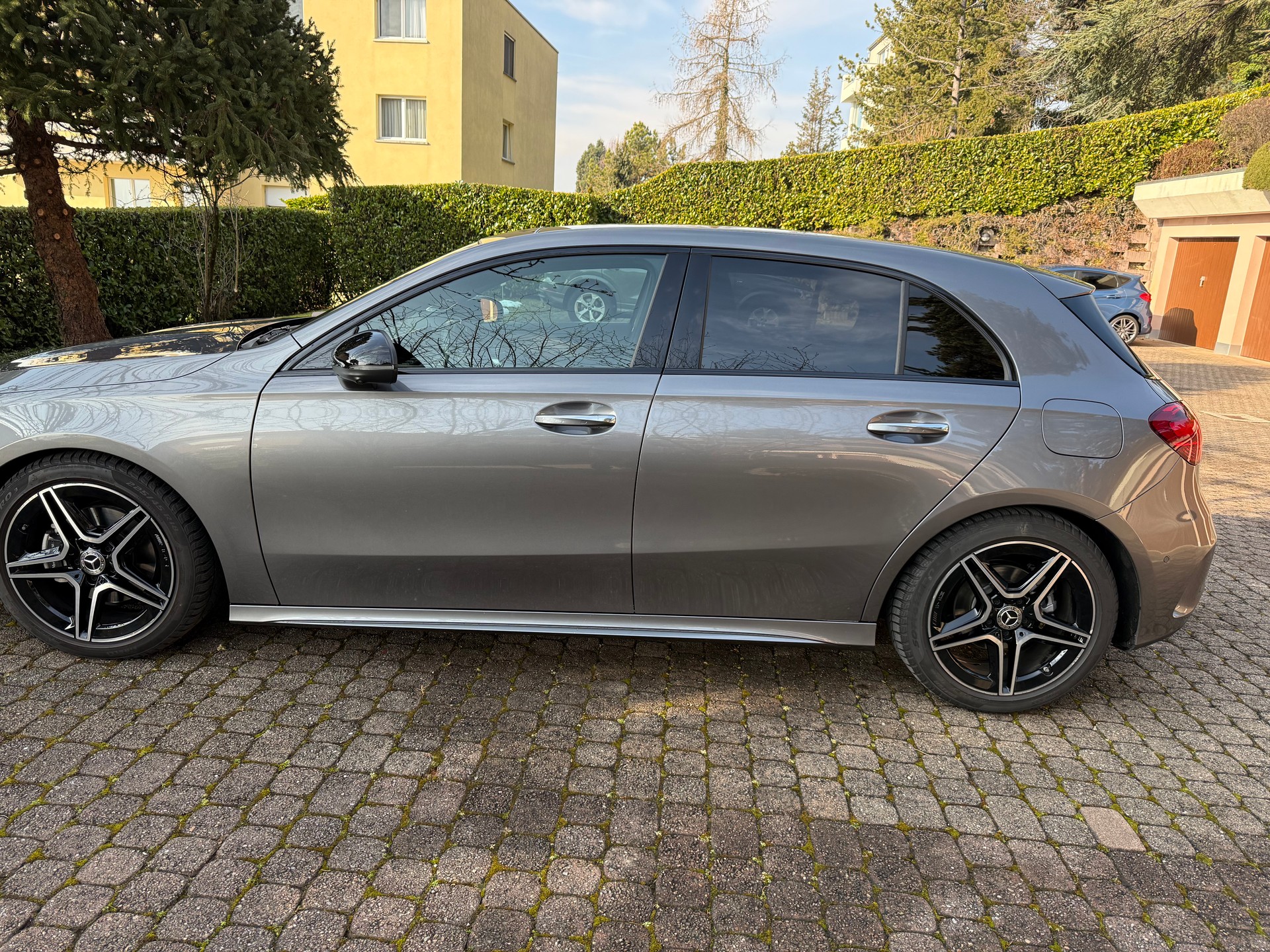MERCEDES-BENZ A 180-image-2