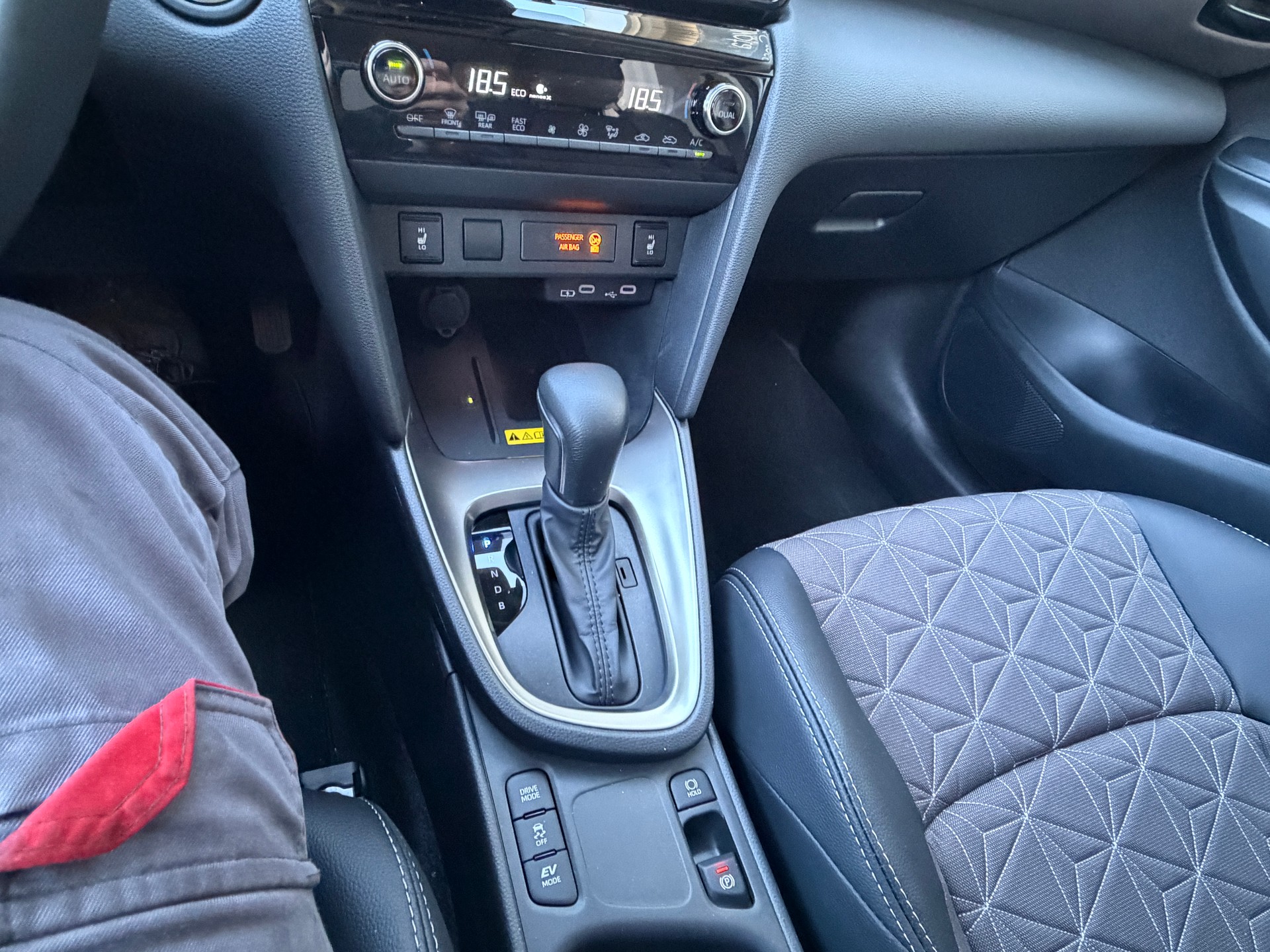 TOYOTA Yaris Cross 1.5 Premium FWD-image-16