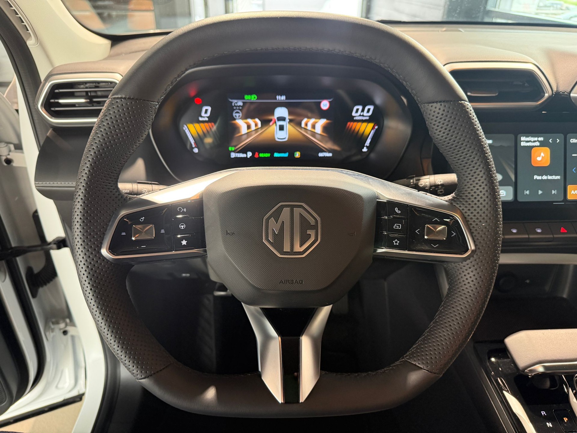 MG ZS 1.5 HEV Luxury-image-14