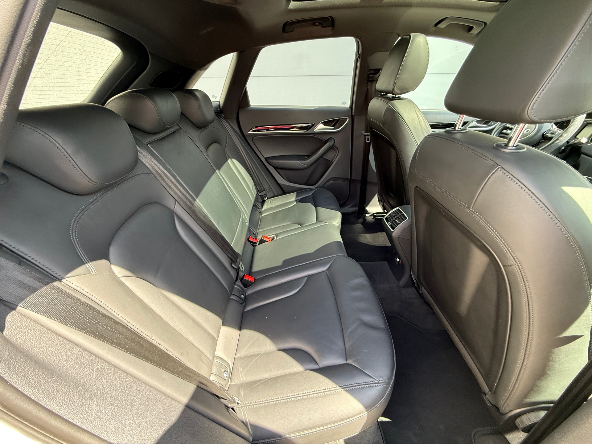AUDI Q3 2.0 TDI sport quattro S line mit Panoramadach-image-24