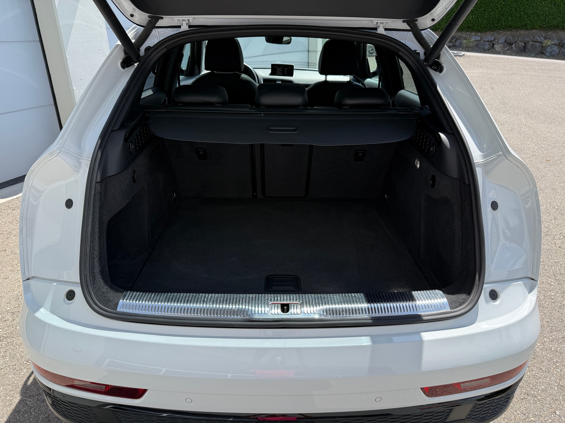 AUDI Q3 2.0 TDI sport quattro S line mit Panoramadach-image-10