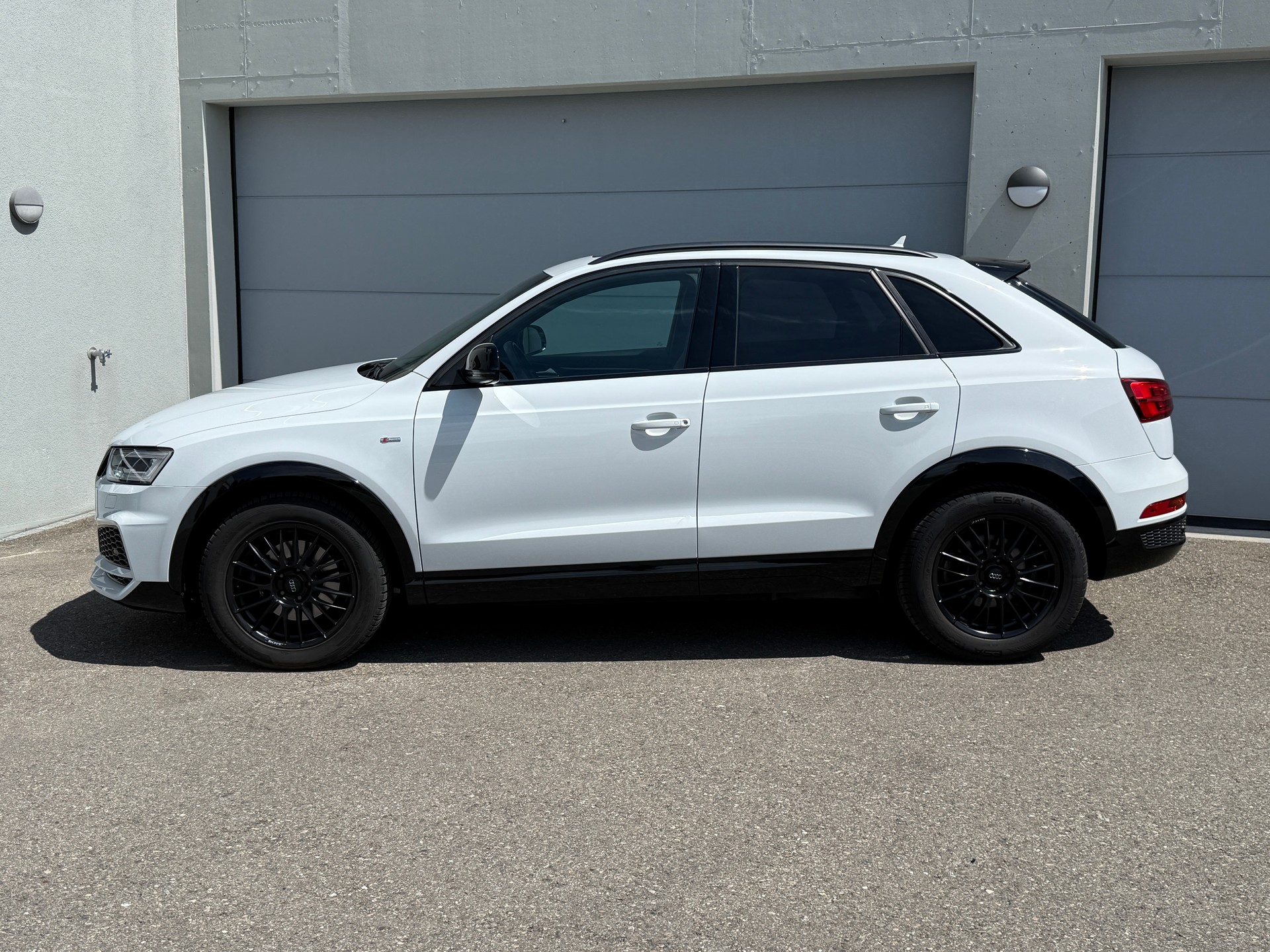 AUDI Q3 2.0 TDI sport quattro S line mit Panoramadach-image-1