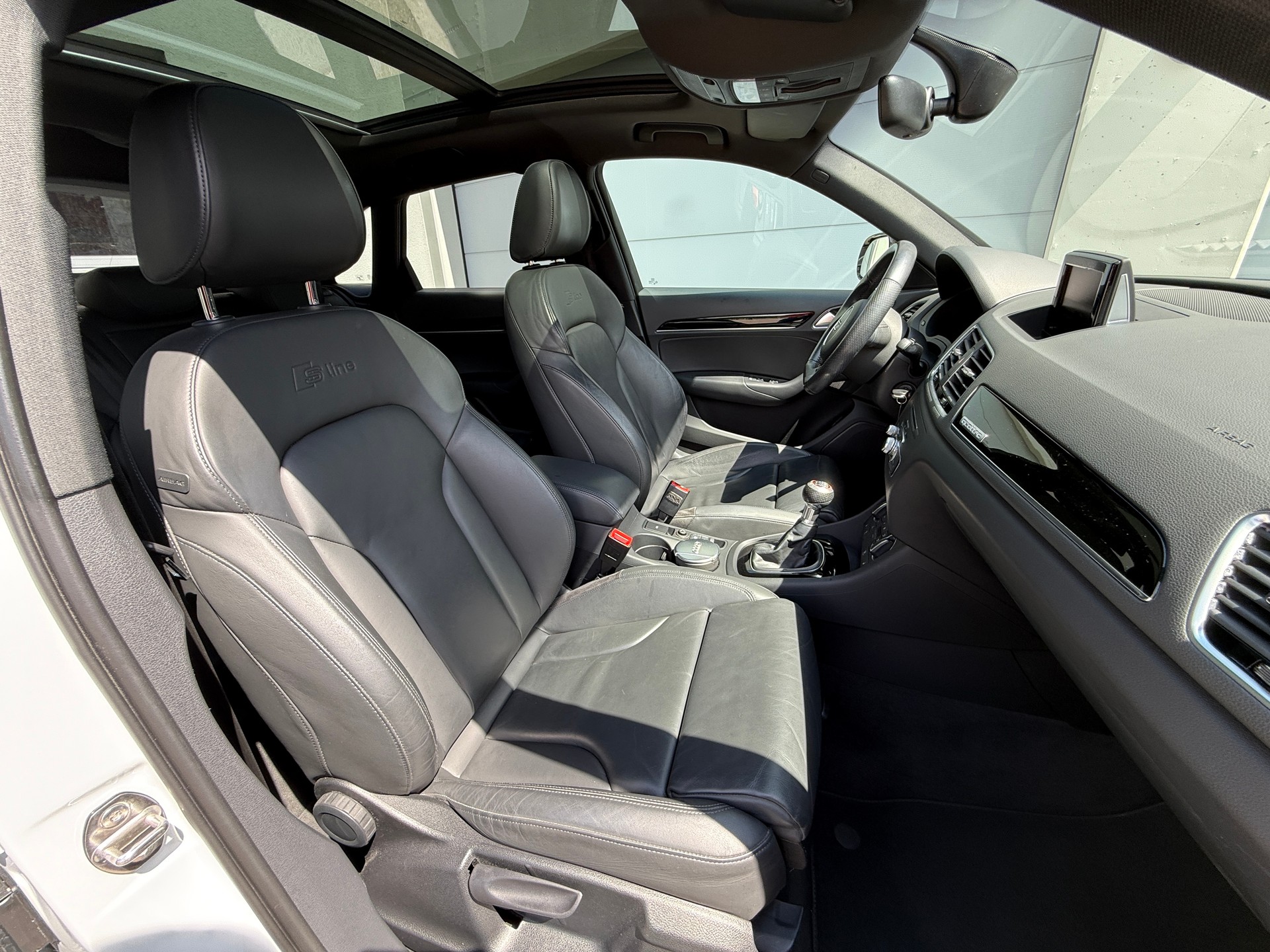 AUDI Q3 2.0 TDI sport quattro S line mit Panoramadach-image-16