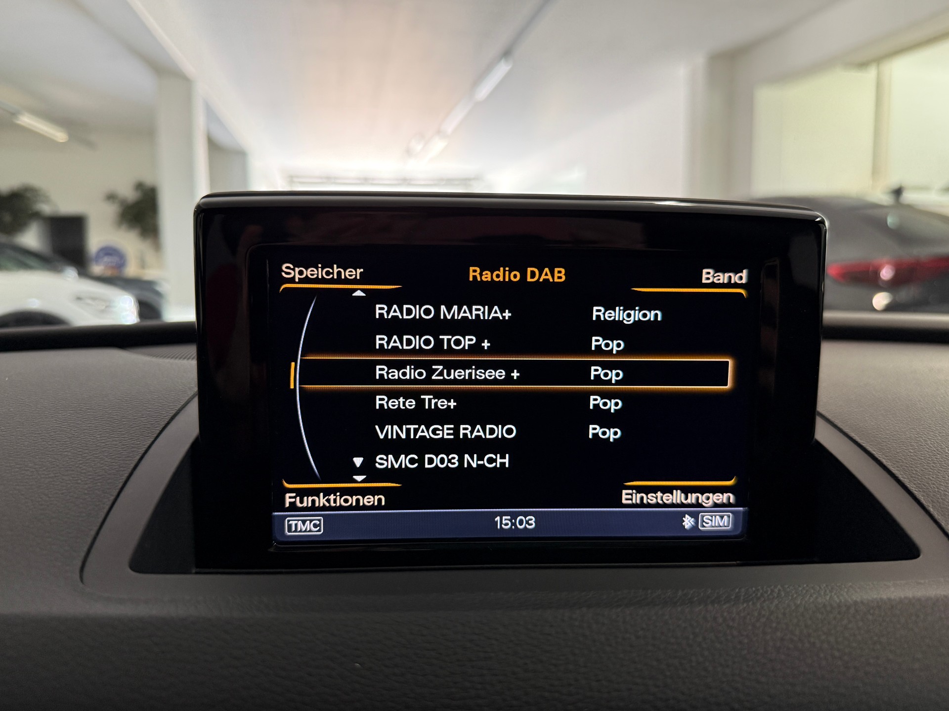 AUDI Q3 2.0 TDI sport quattro S line mit Panoramadach-image-22
