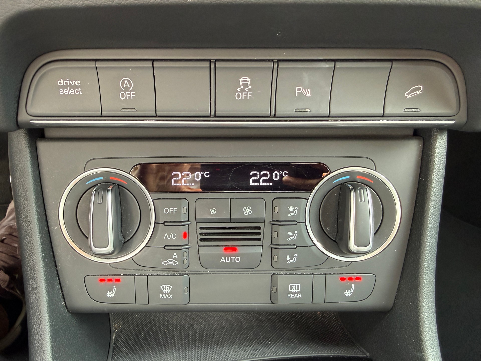 AUDI Q3 2.0 TDI sport quattro S line mit Panoramadach-image-18