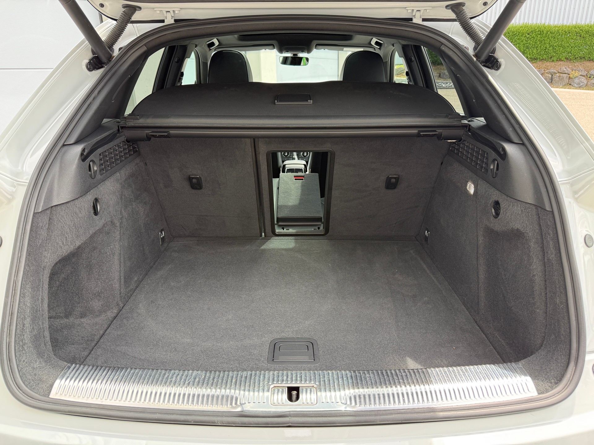 AUDI Q3 2.0 TDI sport quattro S line mit Panoramadach-image-11