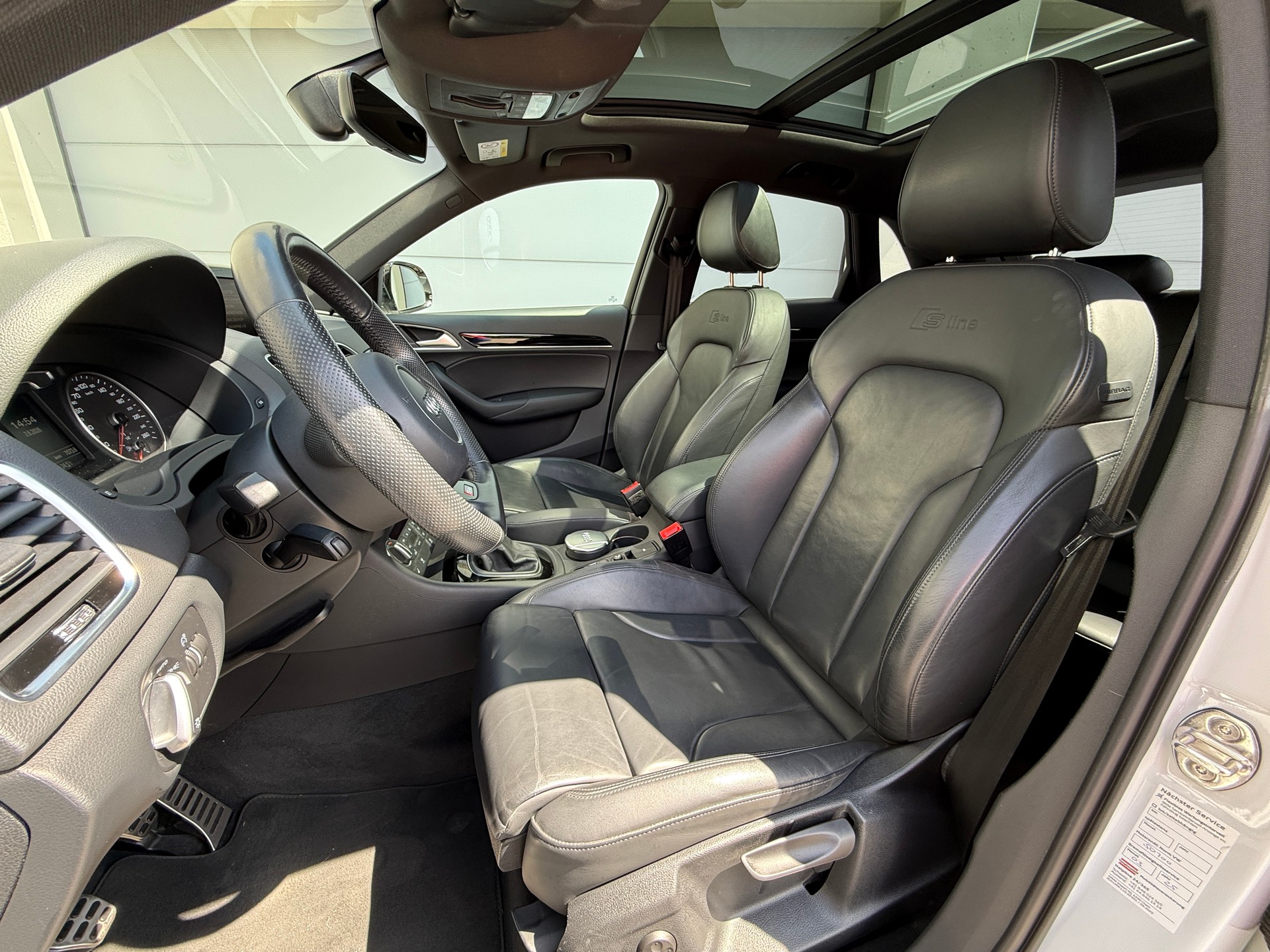 AUDI Q3 2.0 TDI sport quattro S line mit Panoramadach-image-15