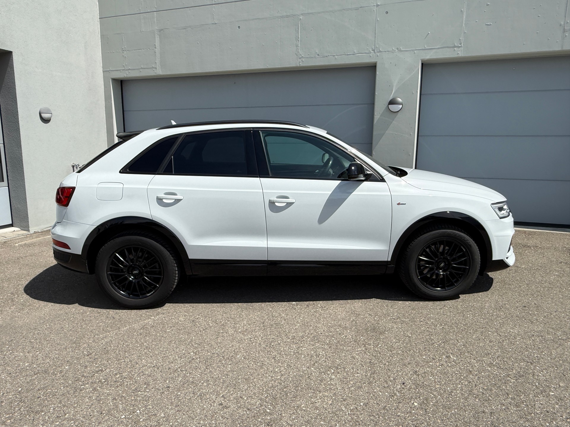 AUDI Q3 2.0 TDI sport quattro S line mit Panoramadach-image-6