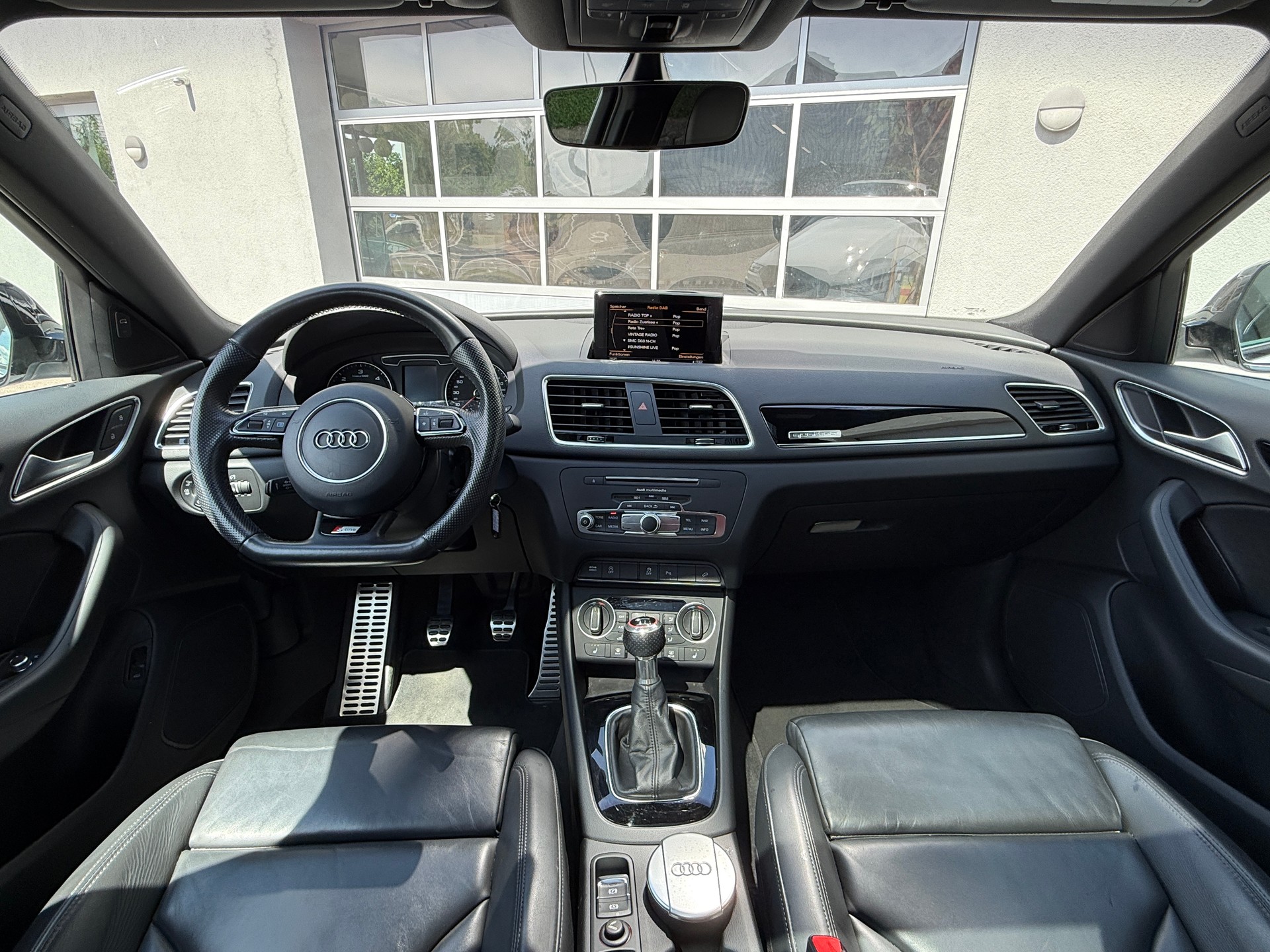 AUDI Q3 2.0 TDI sport quattro S line mit Panoramadach-image-3