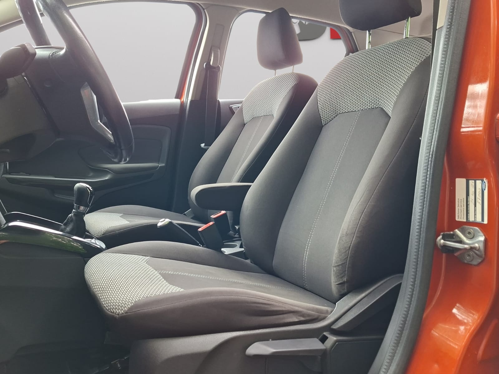 FORD EcoSport 1.0 SCTi Titanium-image-9