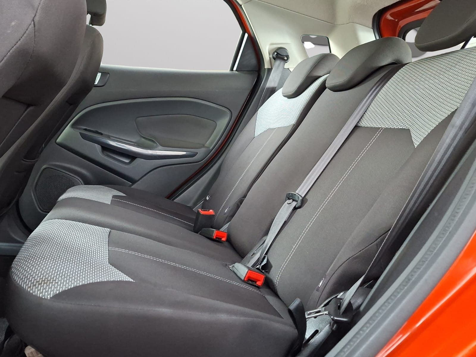 FORD EcoSport 1.0 SCTi Titanium-image-8