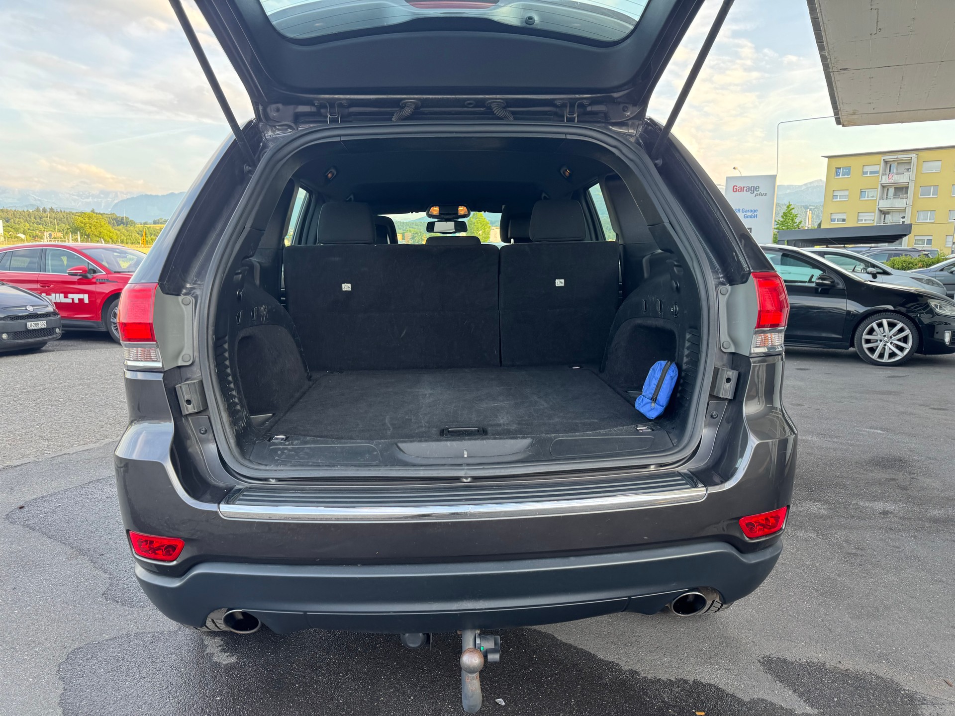 JEEP Grand Cherokee 3.0 CRD Laredo Automatic-image-4