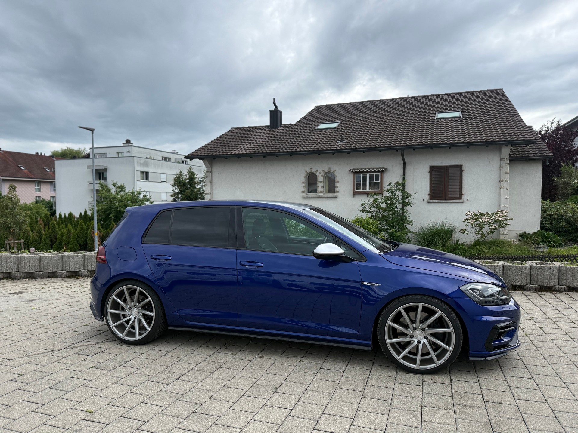 VW Golf 2.0 TSI R 4Motion DSG-image-2