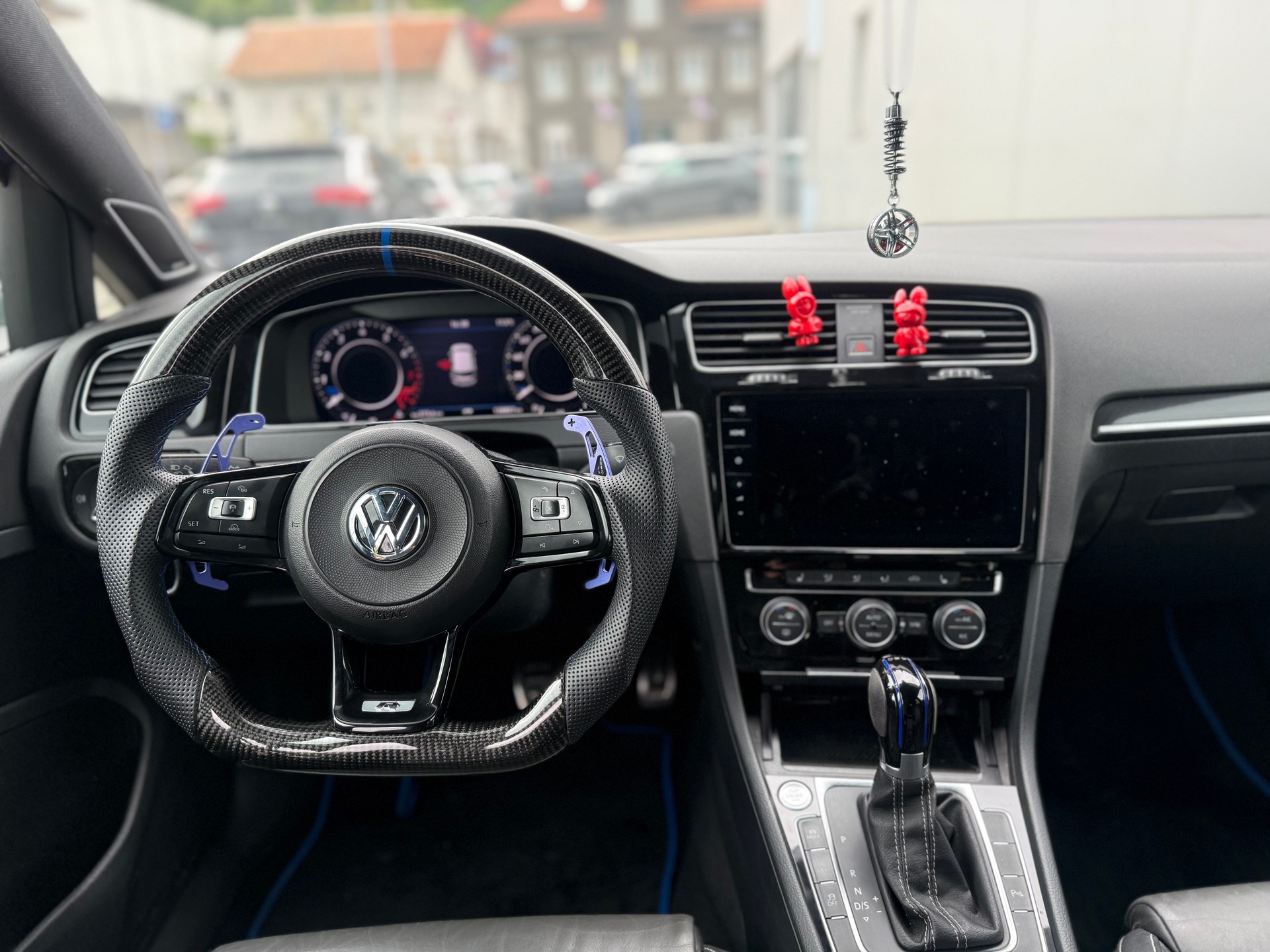VW Golf 2.0 TSI R 4Motion DSG-image-13