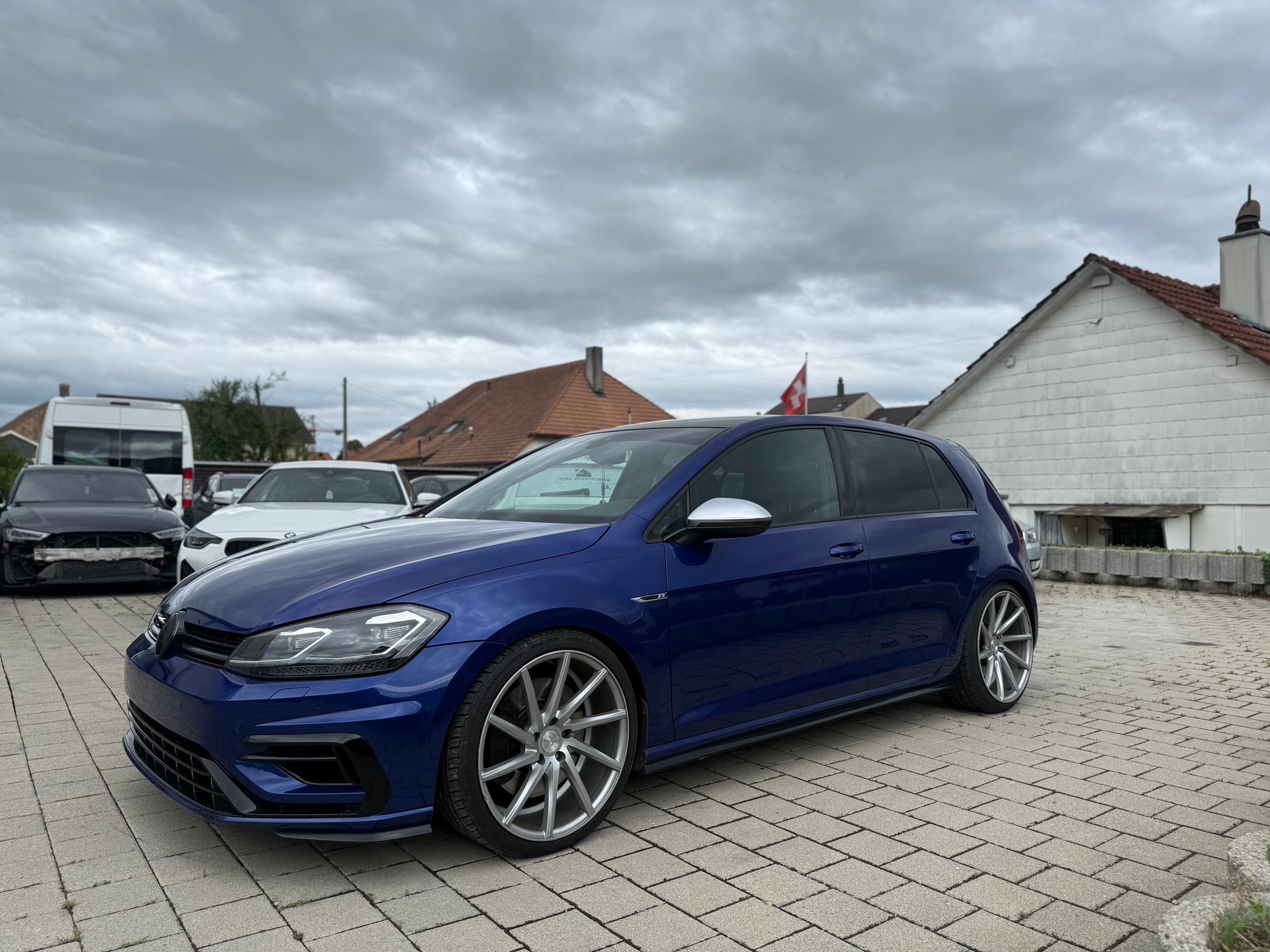 VW Golf 2.0 TSI R 4Motion DSG-image-8