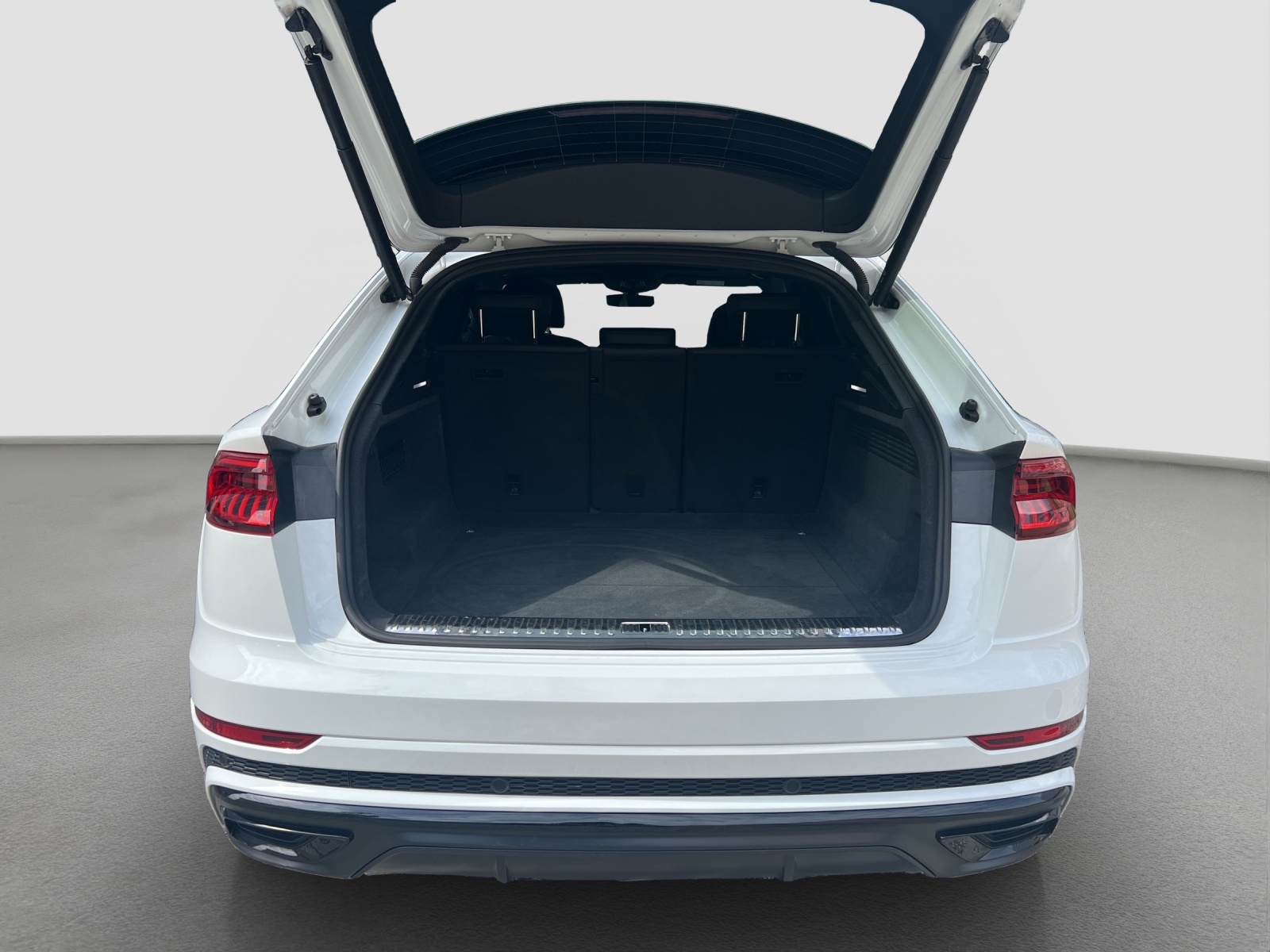 AUDI Q8 50 TDI Black Edition quattro tiptronic-image-9