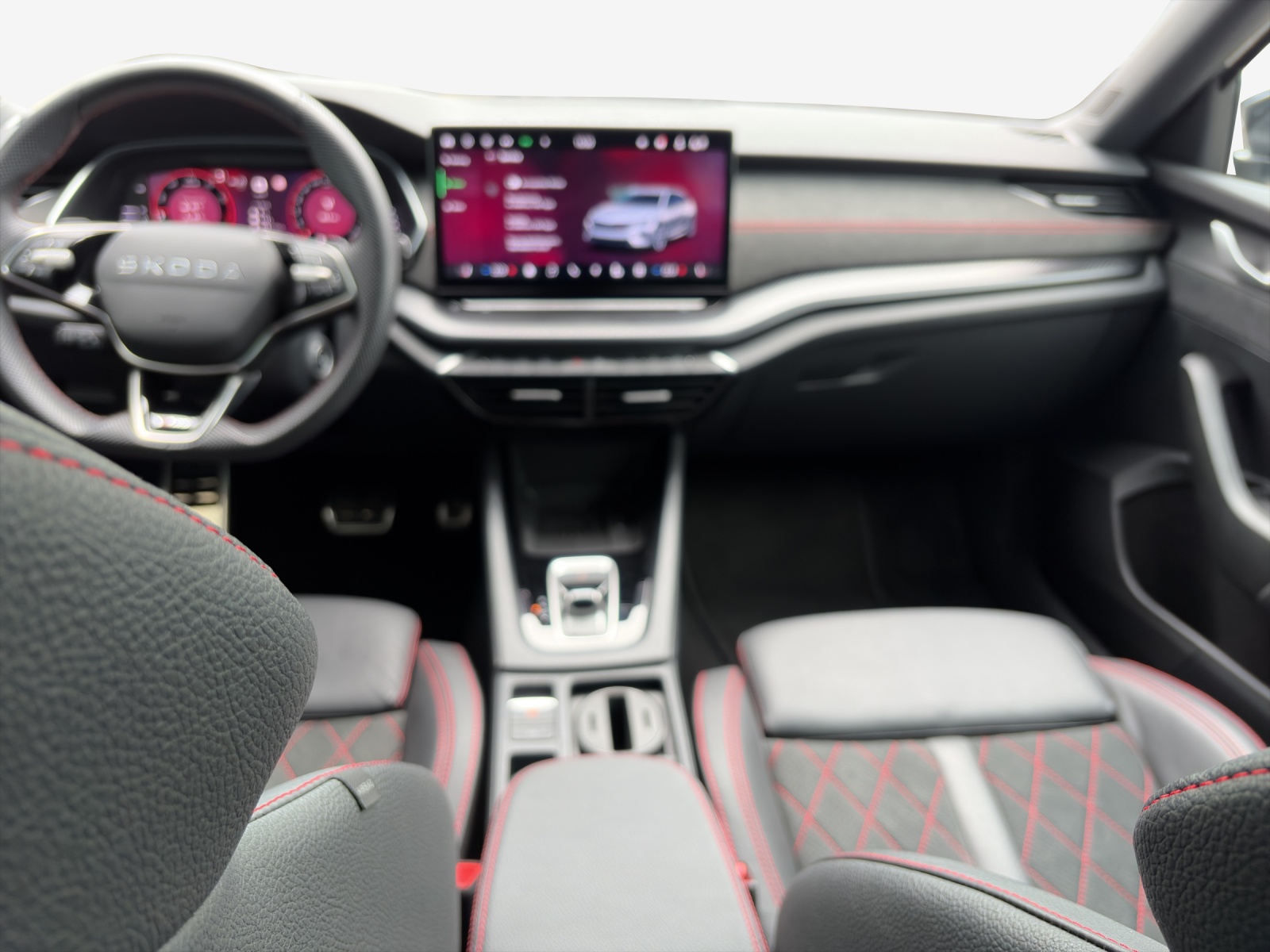 SKODA Octavia Combi 2.0 TSI DSG RS-image-10