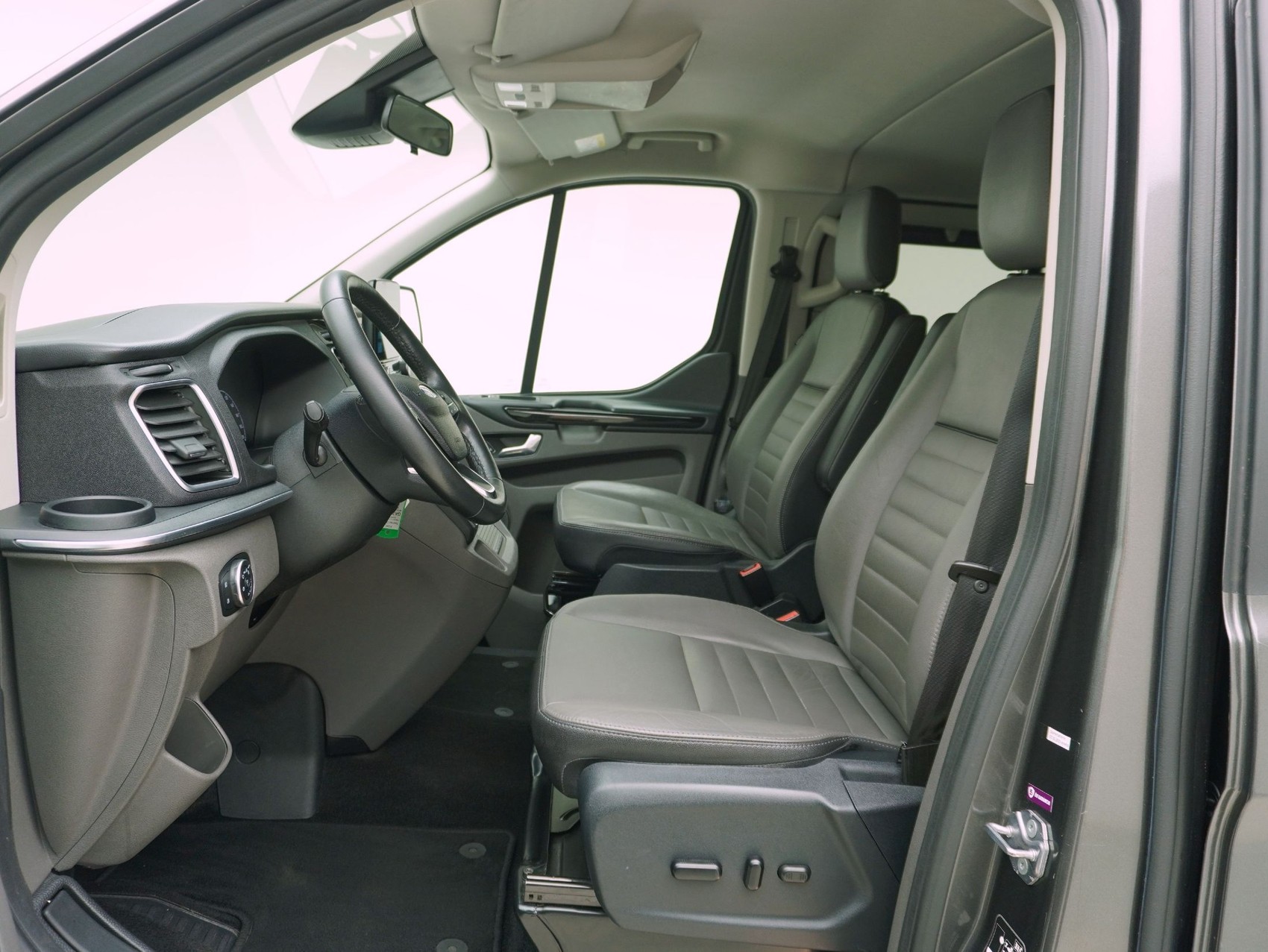 FORD Tourneo Custom C Bus 310 L1 2.0 TDCi Titanium-image-7