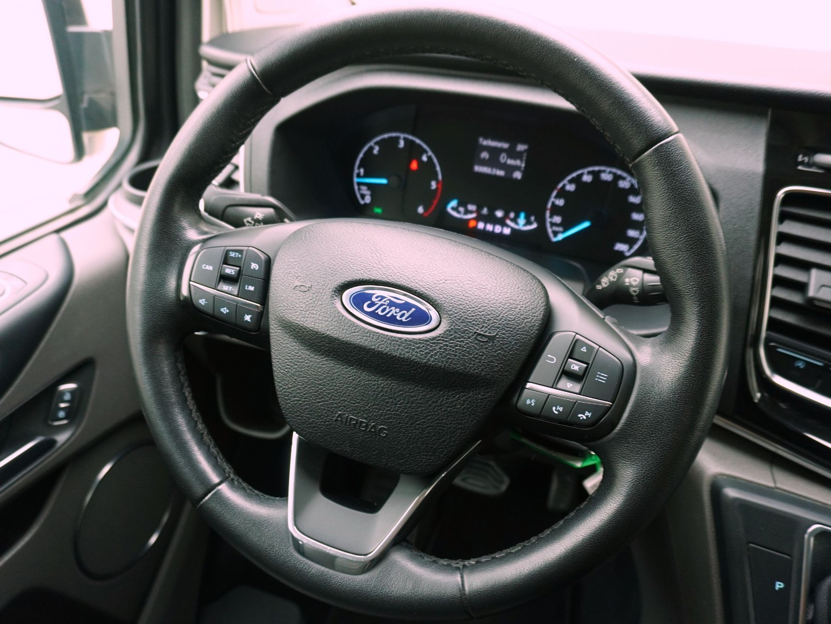FORD Tourneo Custom C Bus 310 L1 2.0 TDCi Titanium-image-9