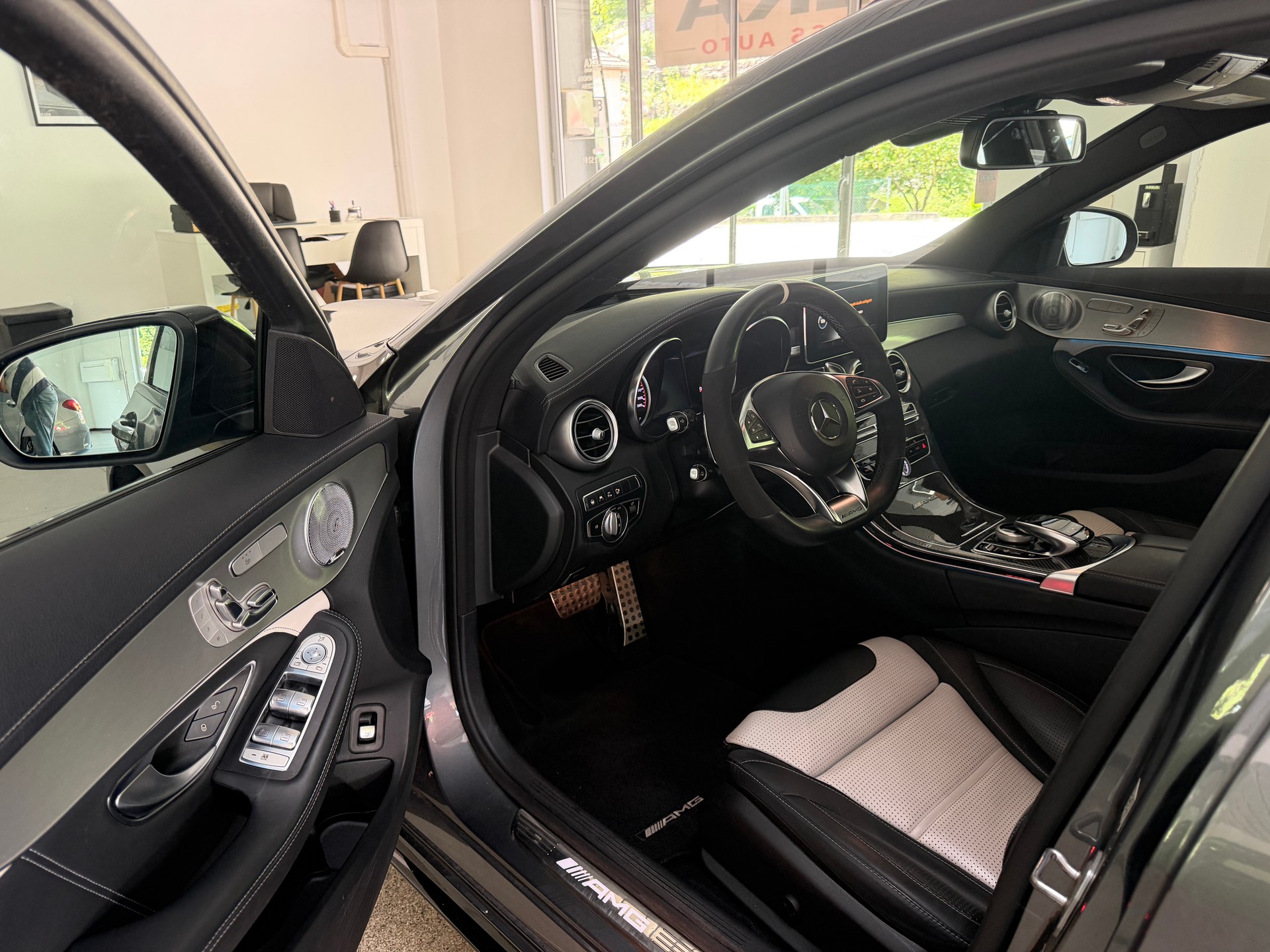 MERCEDES-BENZ C 63 S AMG Speedshift-image-6