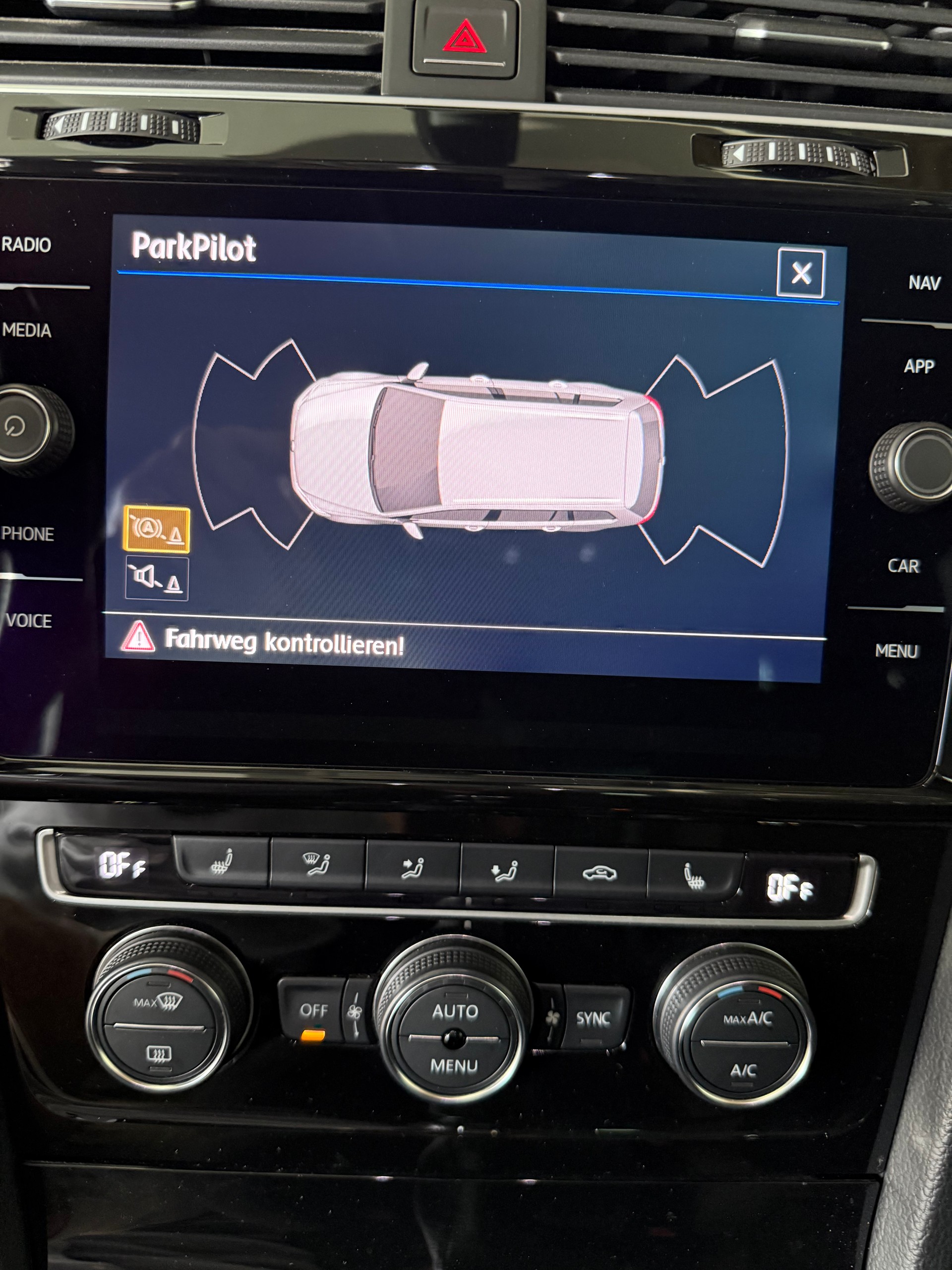VW Golf Variant 1.5 TSI EVO Highline DSG-image-12