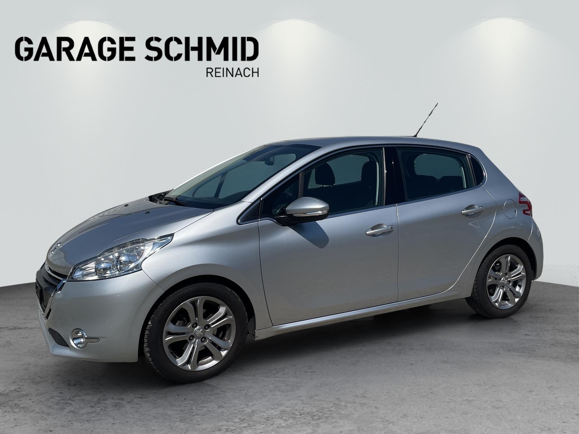PEUGEOT 208 1.6 VTi Allure-image-2