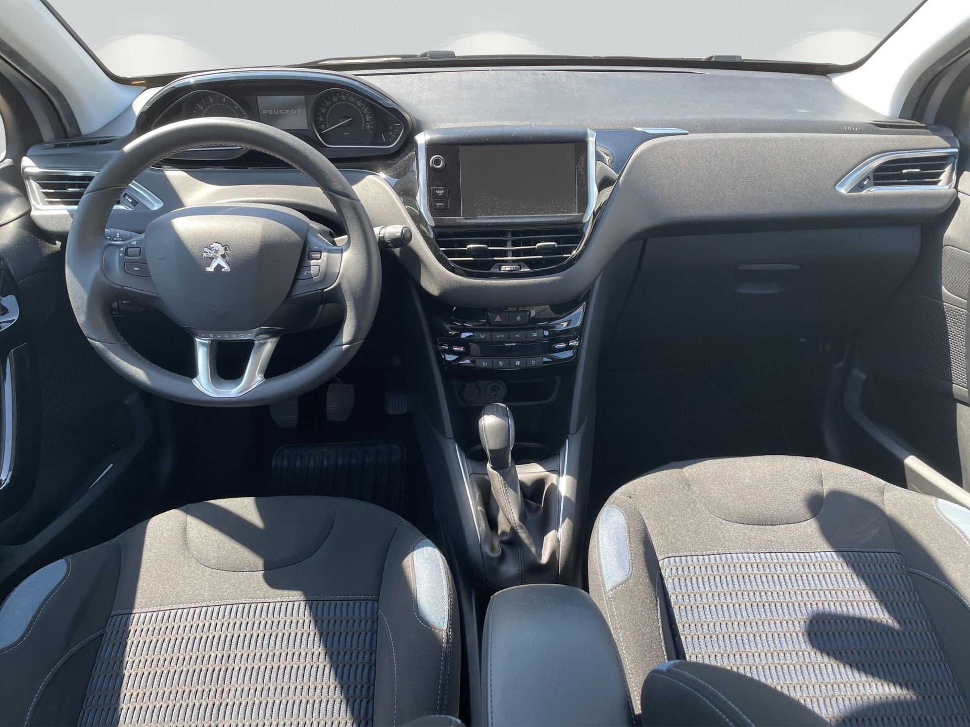 PEUGEOT 208 1.6 VTi Allure-image-11