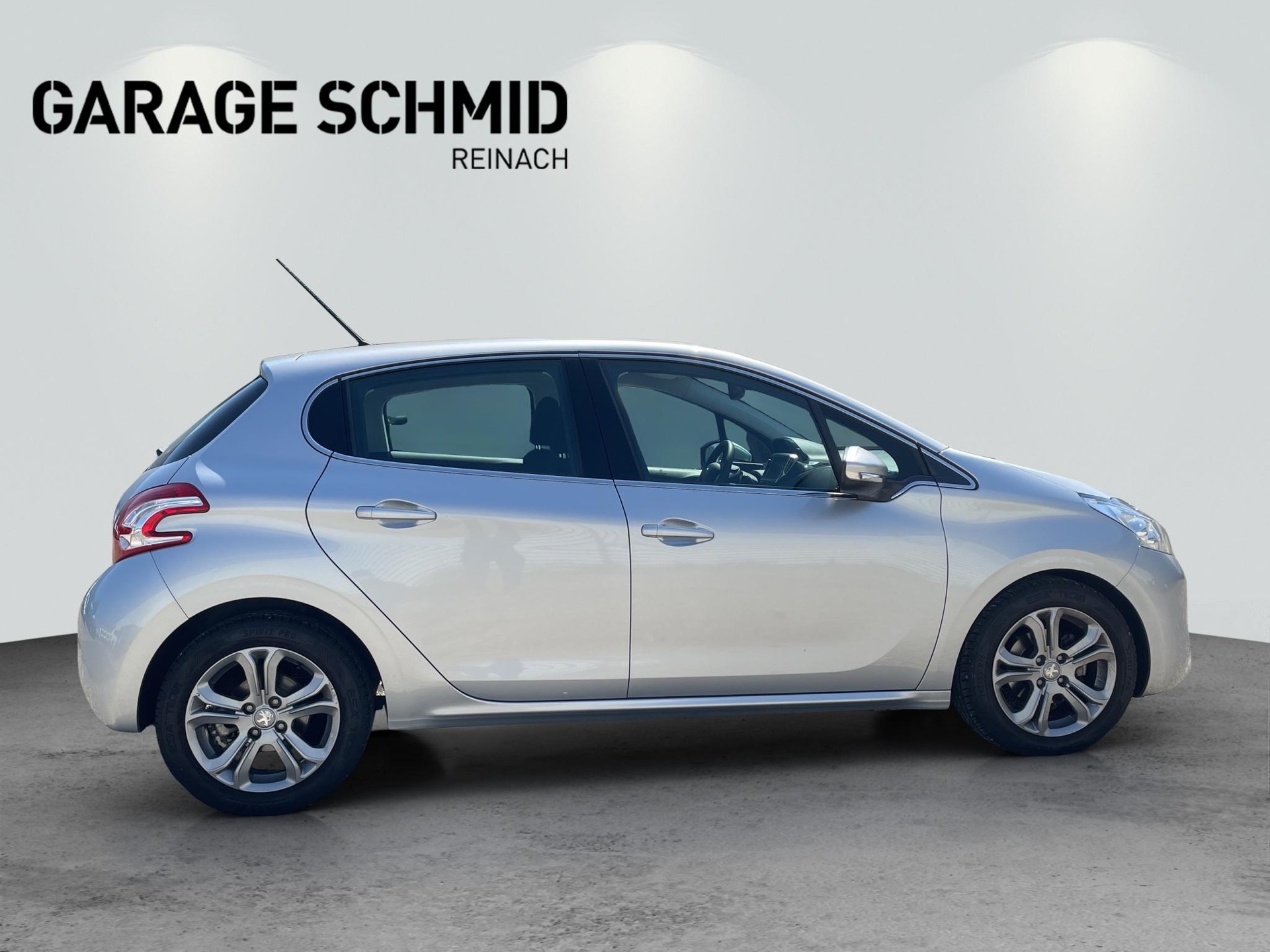PEUGEOT 208 1.6 VTi Allure-image-7