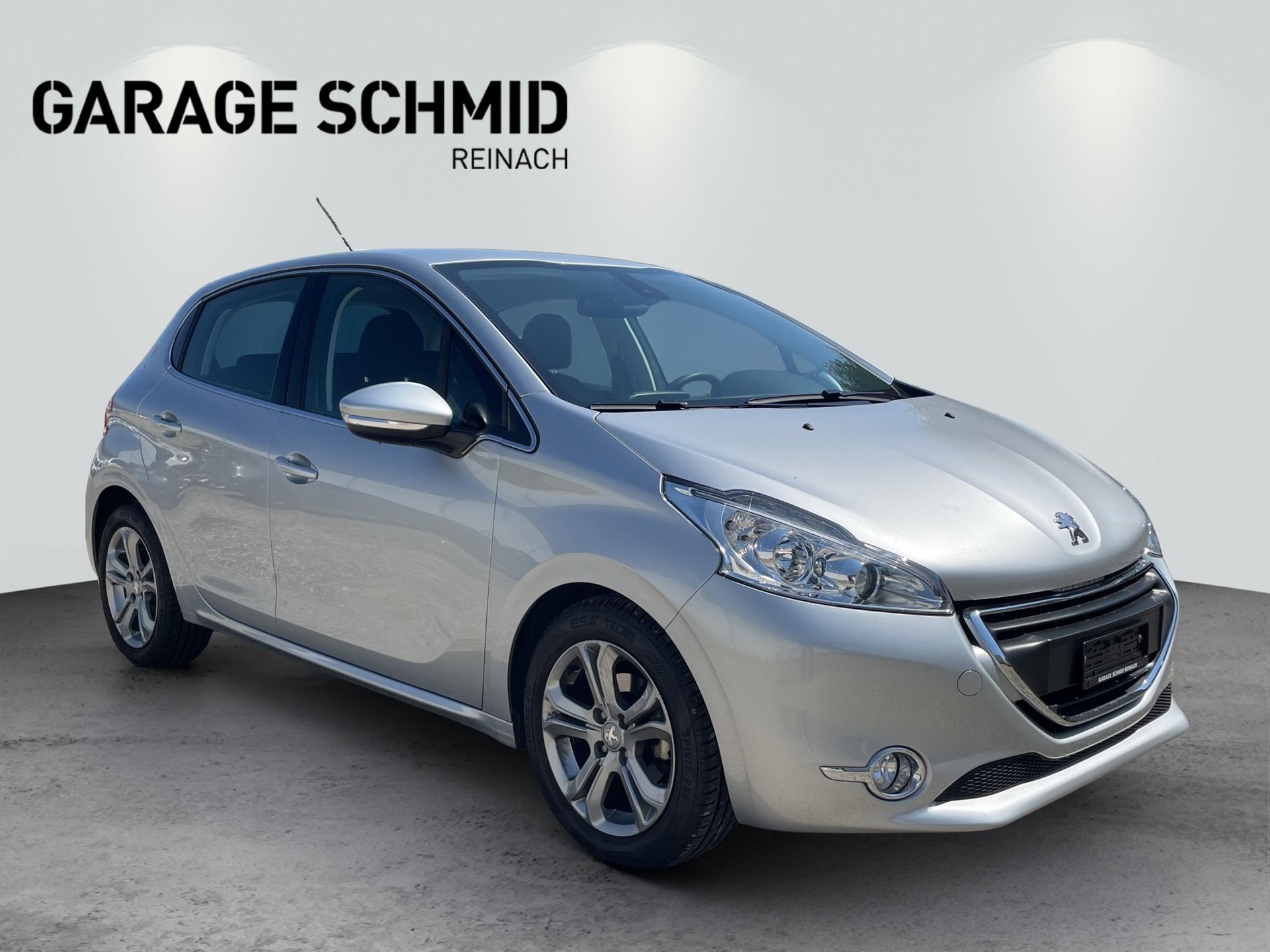 PEUGEOT 208 1.6 VTi Allure-image-8
