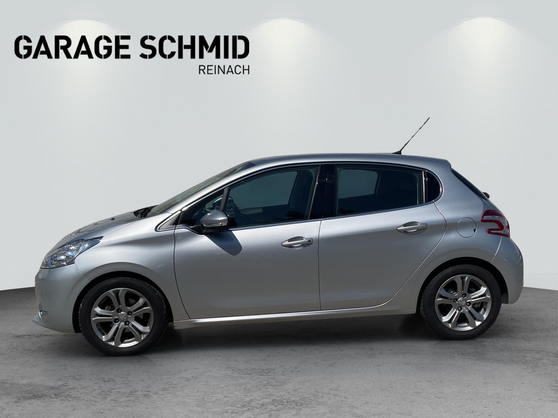 PEUGEOT 208 1.6 VTi Allure-image-3