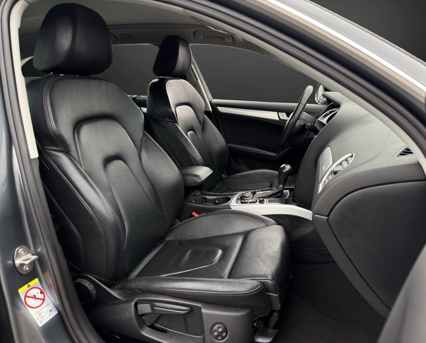 AUDI A4 Avant 2.0 TFSI quattro S-tronic-image-8