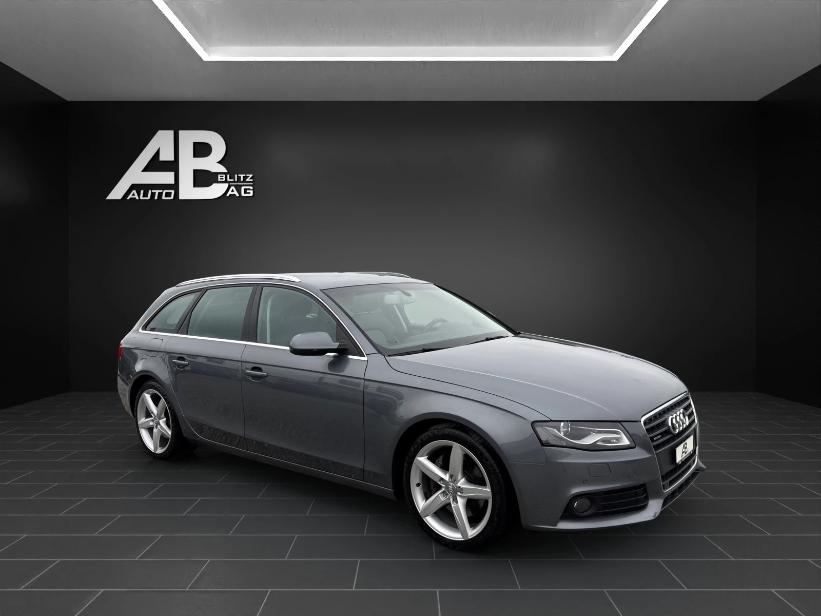 AUDI A4 Avant 2.0 TFSI quattro S-tronic-image-5
