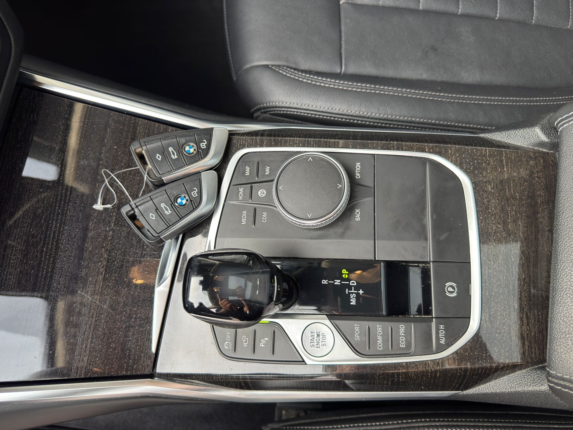 BMW 330d xDrive 48V Touring Steptronic-image-12