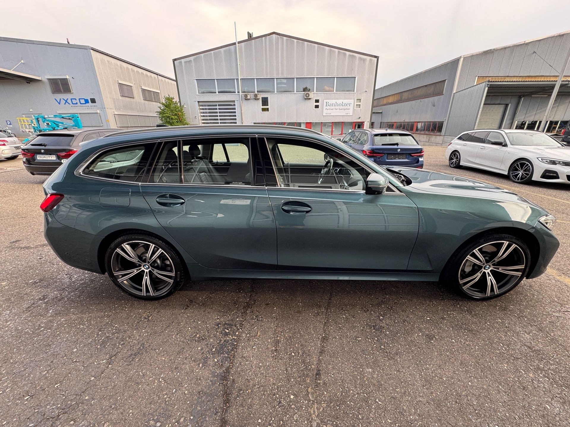 BMW 330d xDrive 48V Touring Steptronic-image-7