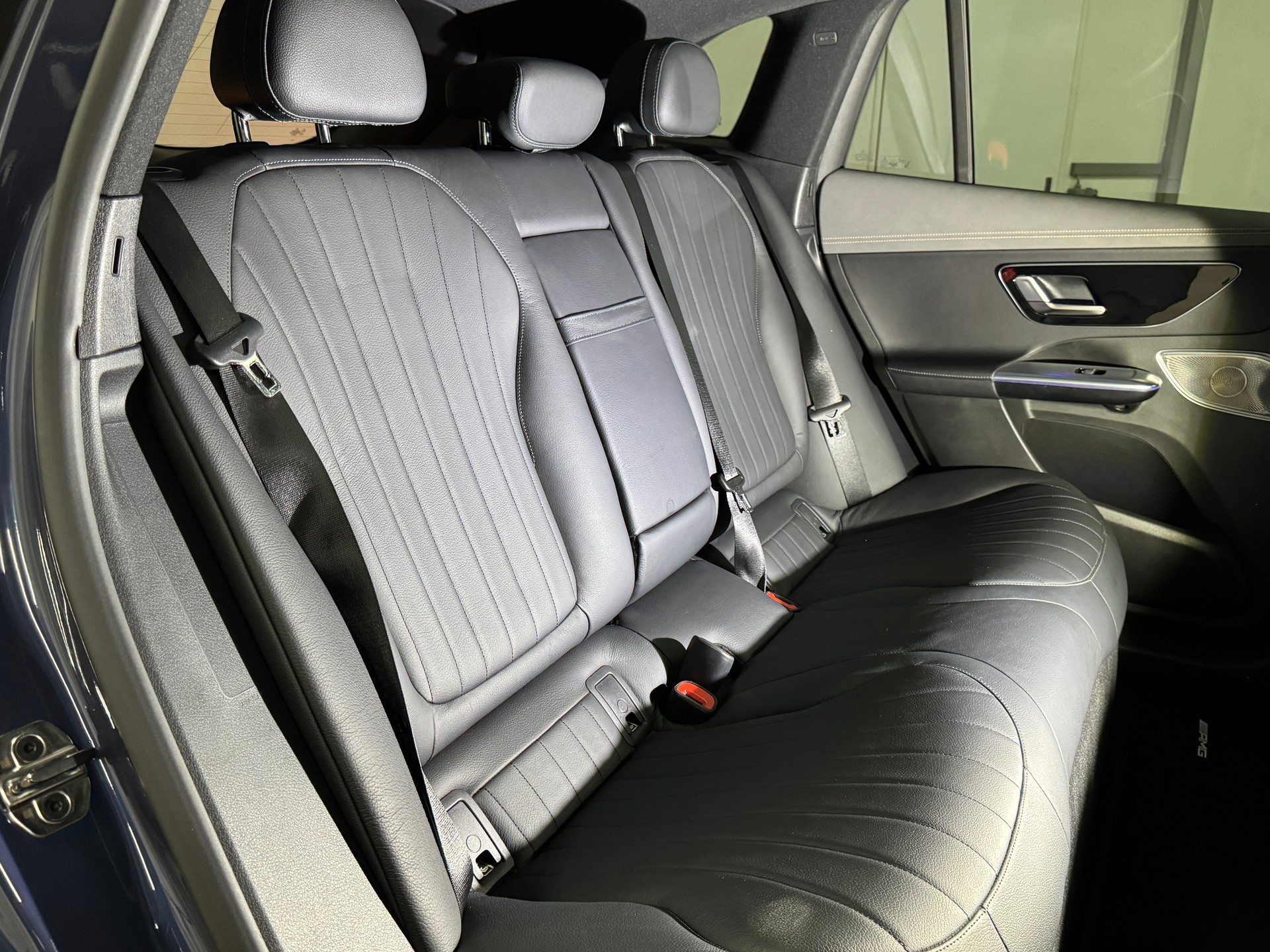 MERCEDES-BENZ EQE SUV 500 4 Matic AMG Executive Edition 408PS / 96kWh-image-11