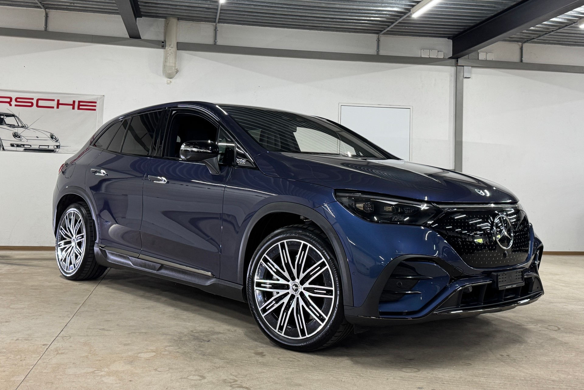 MERCEDES-BENZ EQE SUV 500 4 Matic AMG Executive Edition 408PS / 96kWh-showroom-element-2