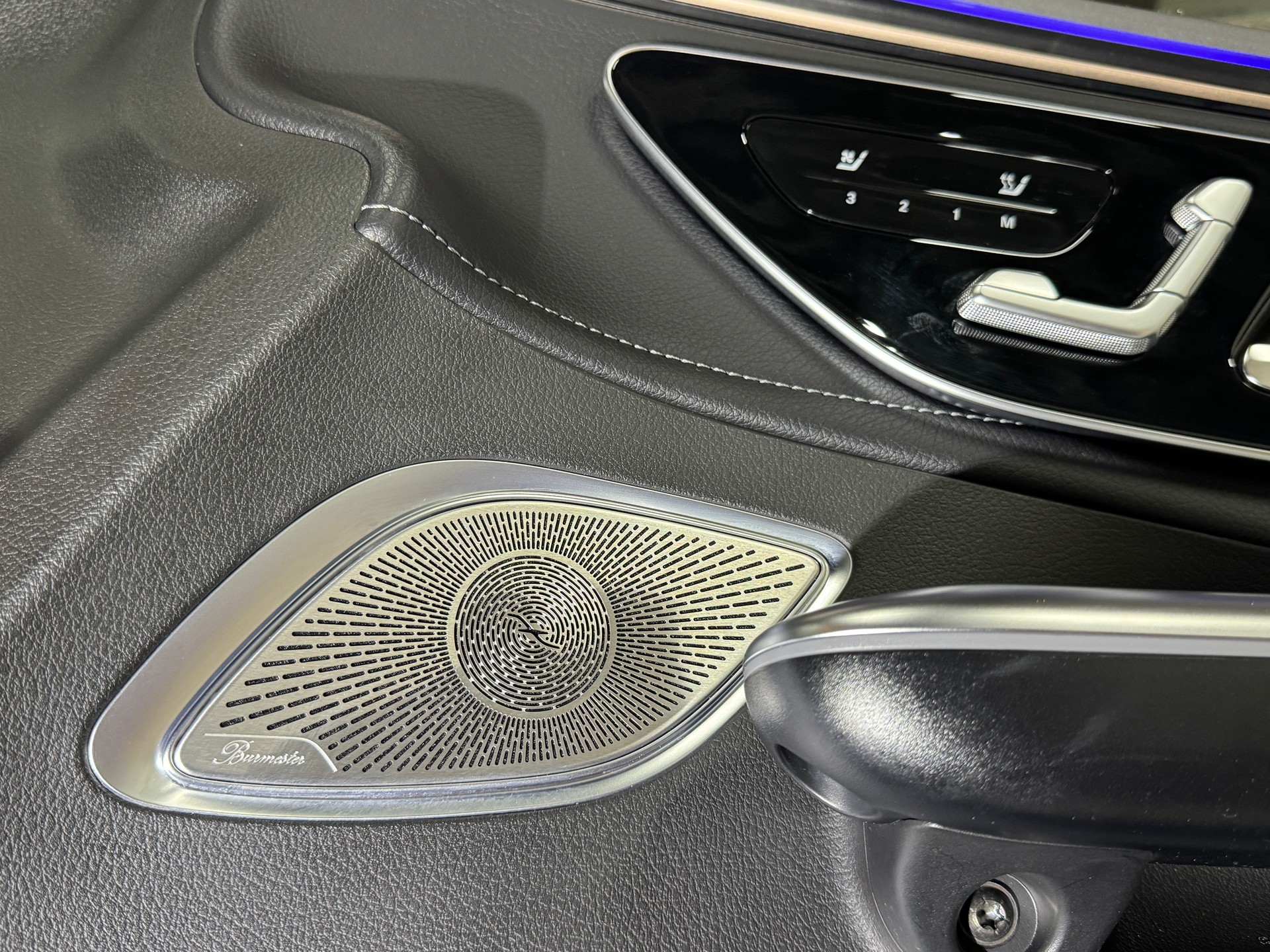 MERCEDES-BENZ EQE SUV 500 4 Matic AMG Executive Edition 408PS / 96kWh-image-15