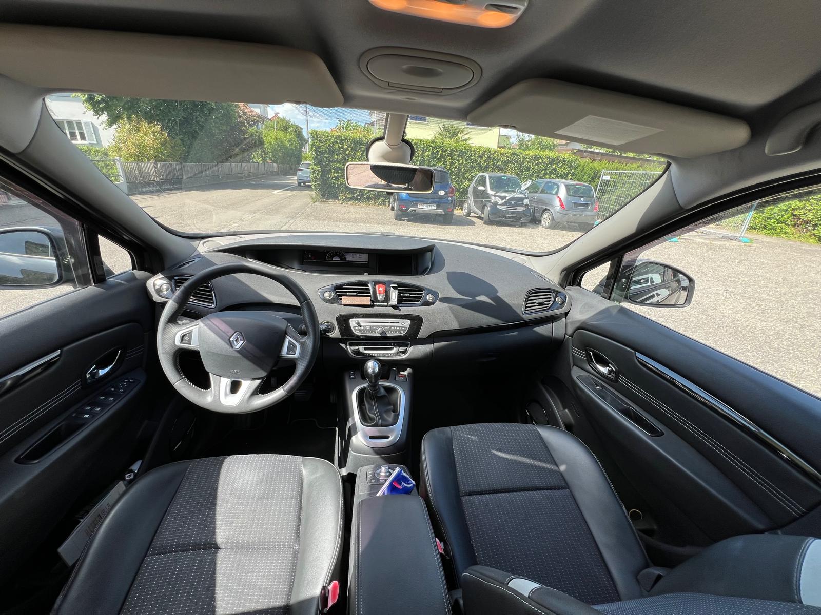 RENAULT Scénic 1.4 16V Turbo Bose-image-4