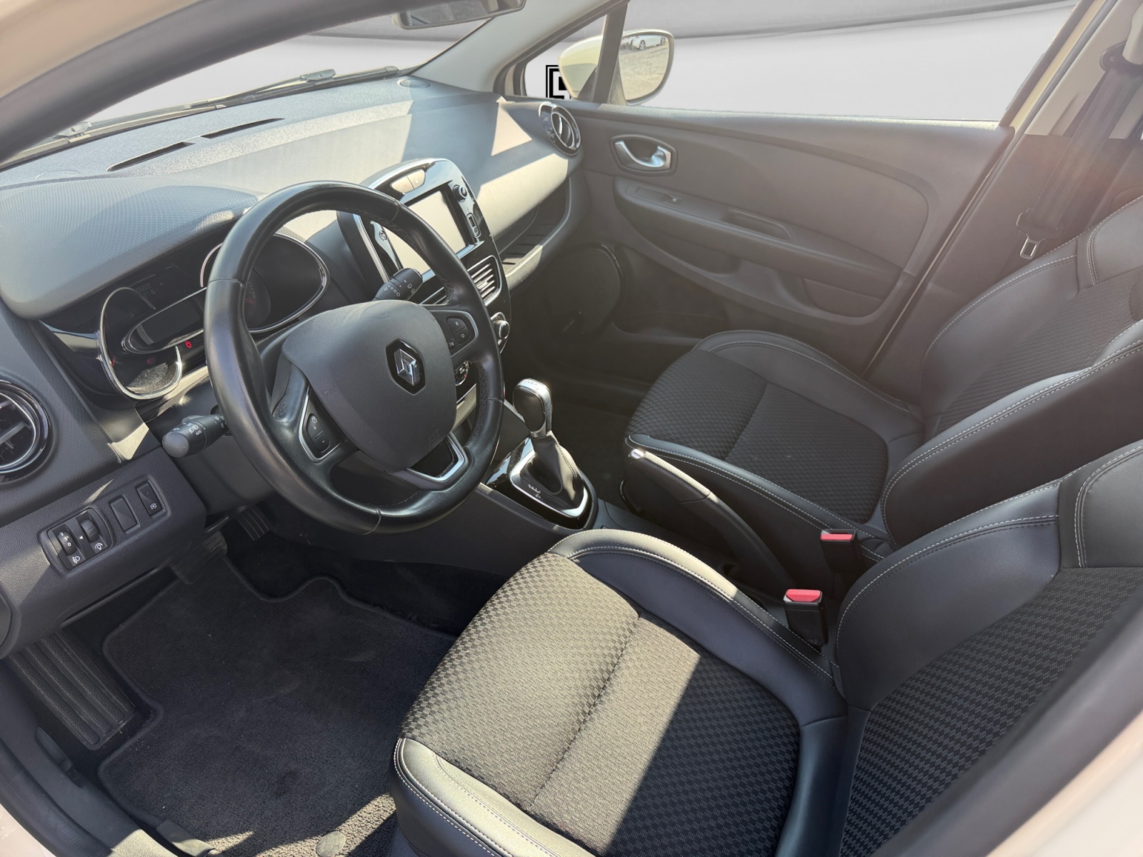 RENAULT Clio 1.2 16V T Intens EDC-image-9