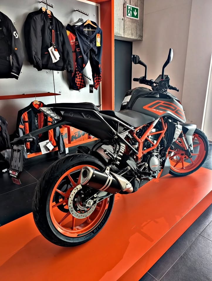 KTM 125 Duke-image-4