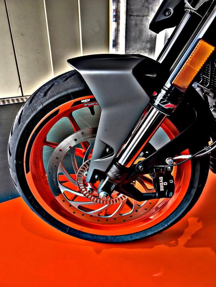 KTM 125 Duke-image-8