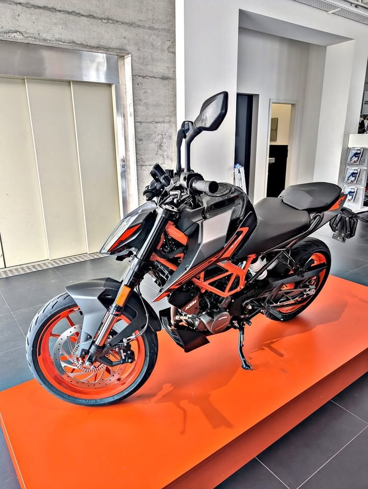 KTM 125 Duke-image-1
