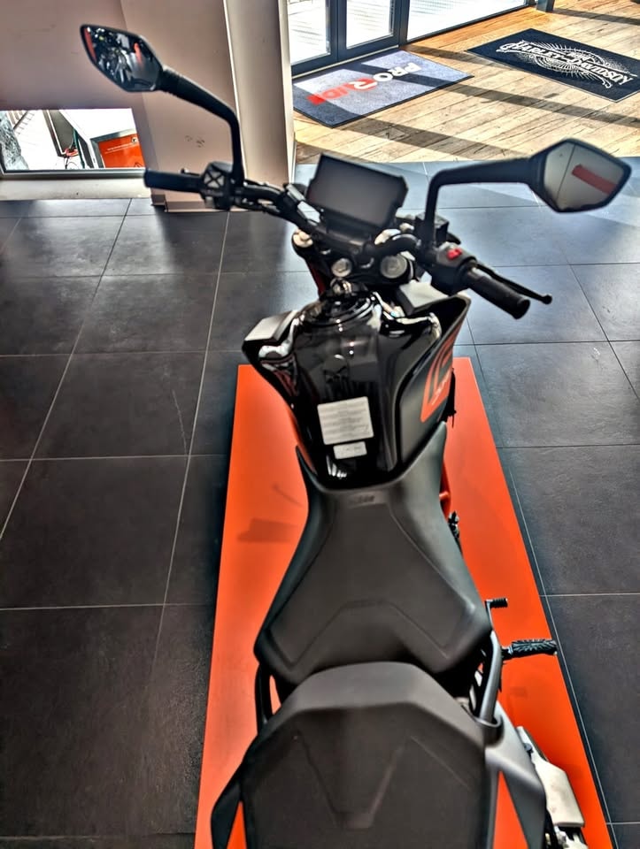 KTM 125 Duke-image-12