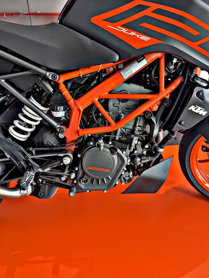 KTM 125 Duke-image-6