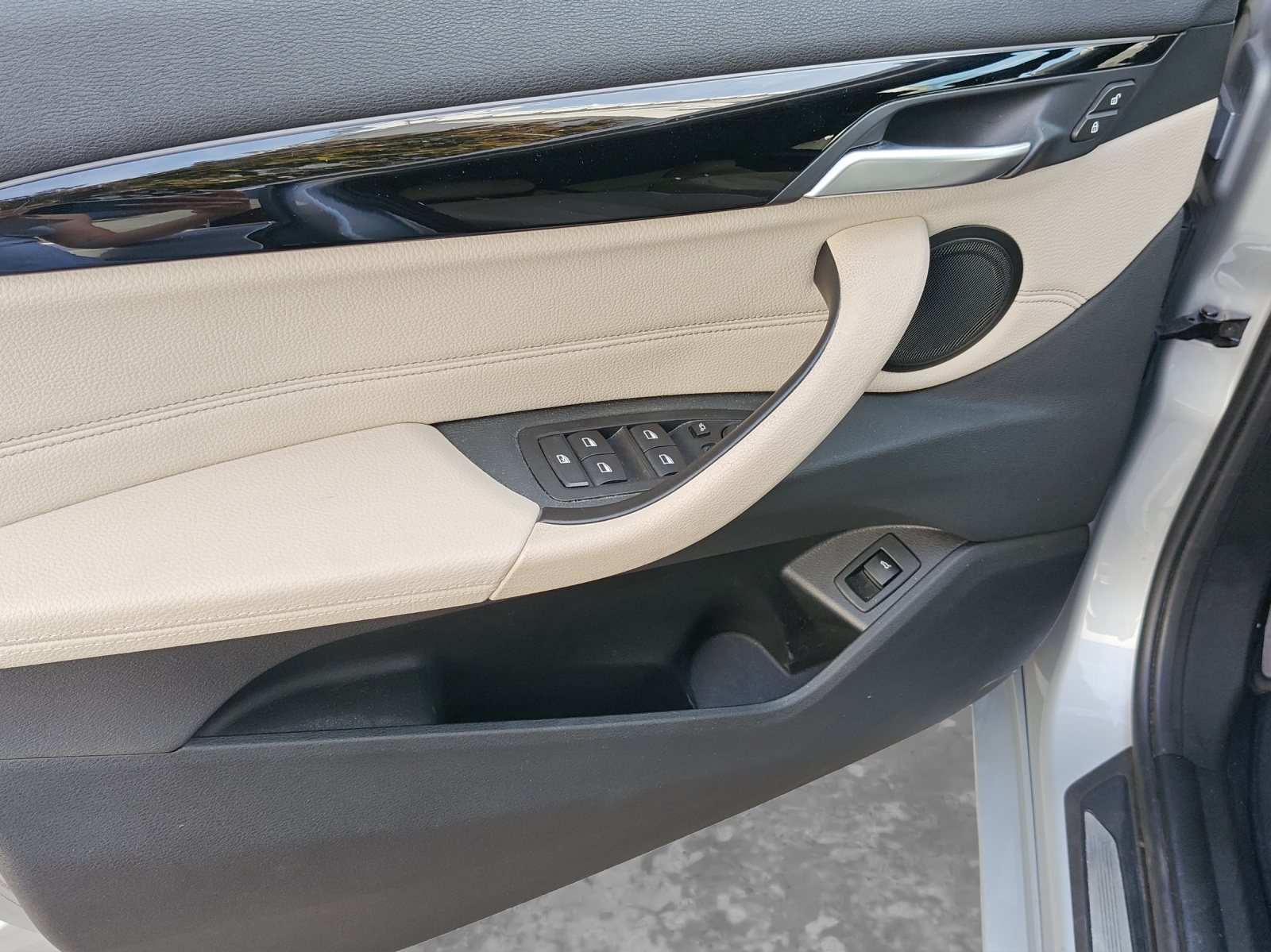 BMW X1 xDrive 20i M Sport Steptronic-image-8