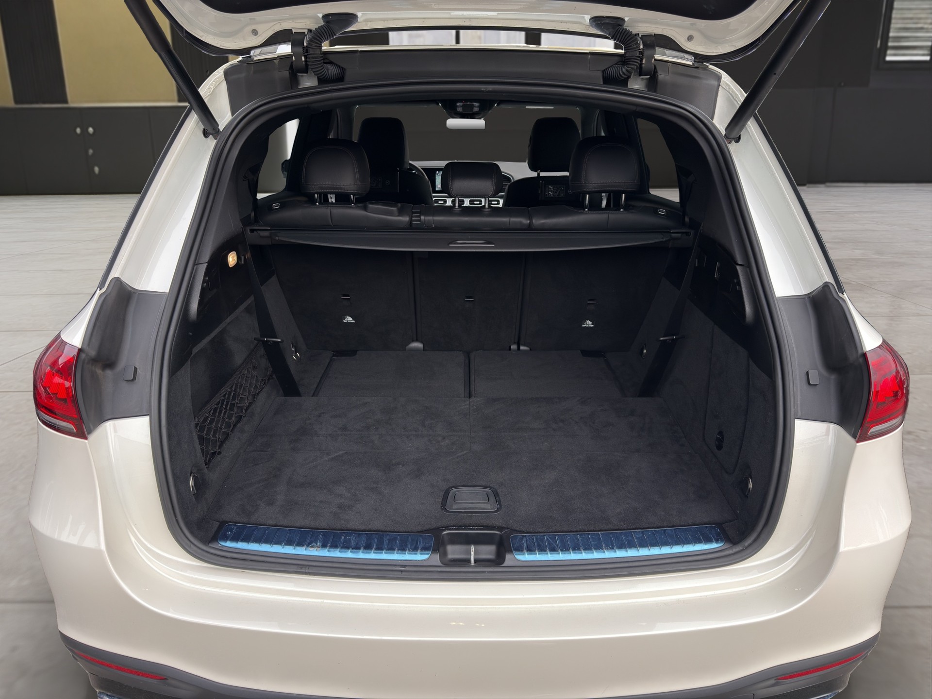 MERCEDES-BENZ GLE 300 d AMG Line 4matic-image-14
