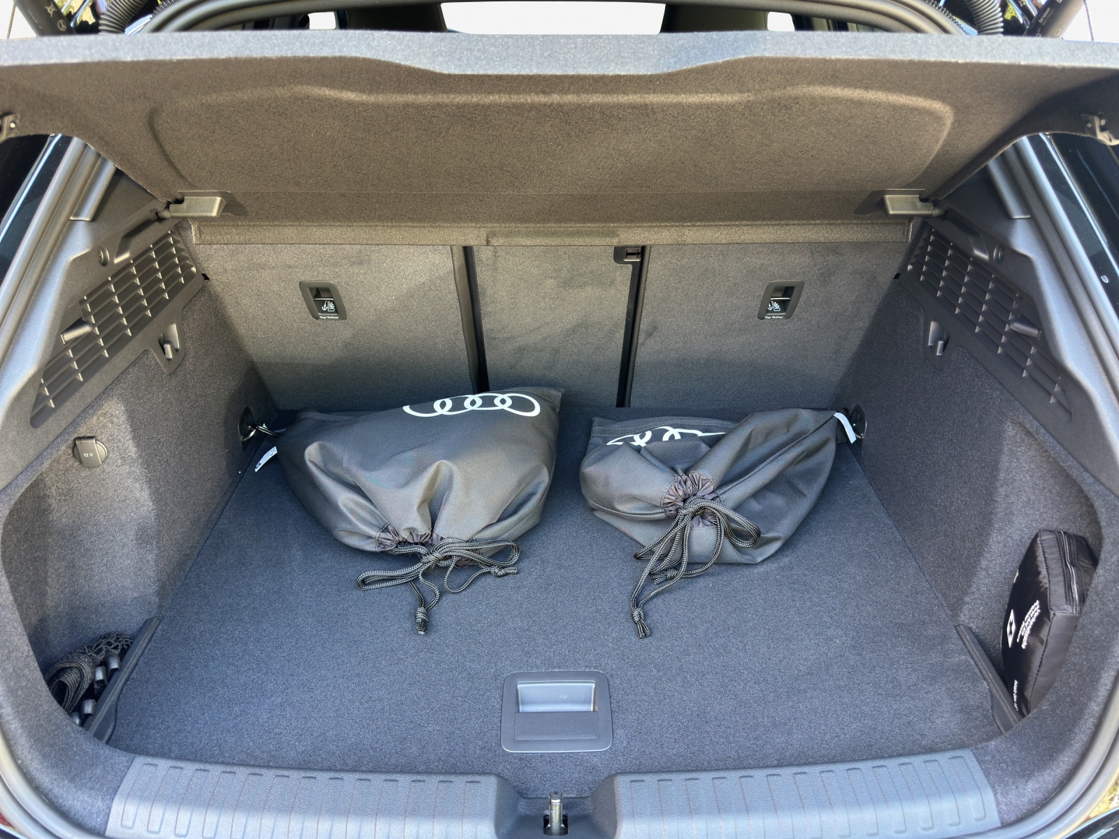 AUDI A3 Sportback TFSI e 200 kW S line S tronic-image-12