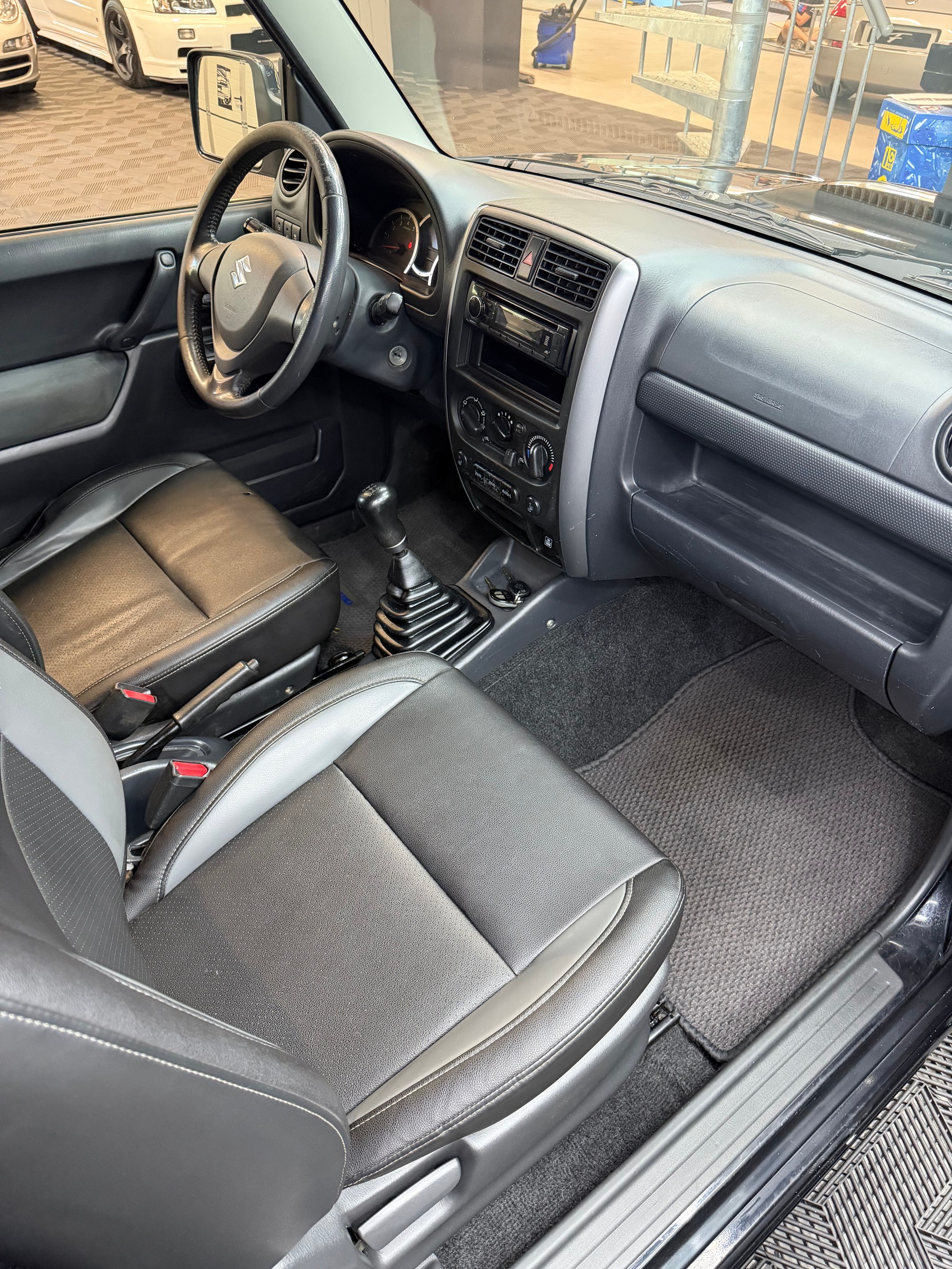 SUZUKI Jimny 1.3 16V Compact+-image-7