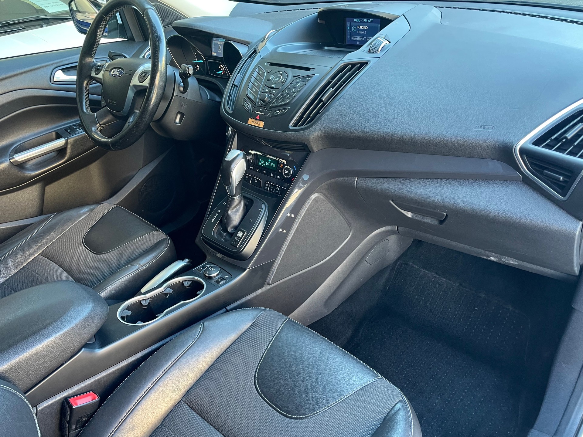 FORD Kuga 2.0 TDCi Carving 4WD PowerShift-image-11